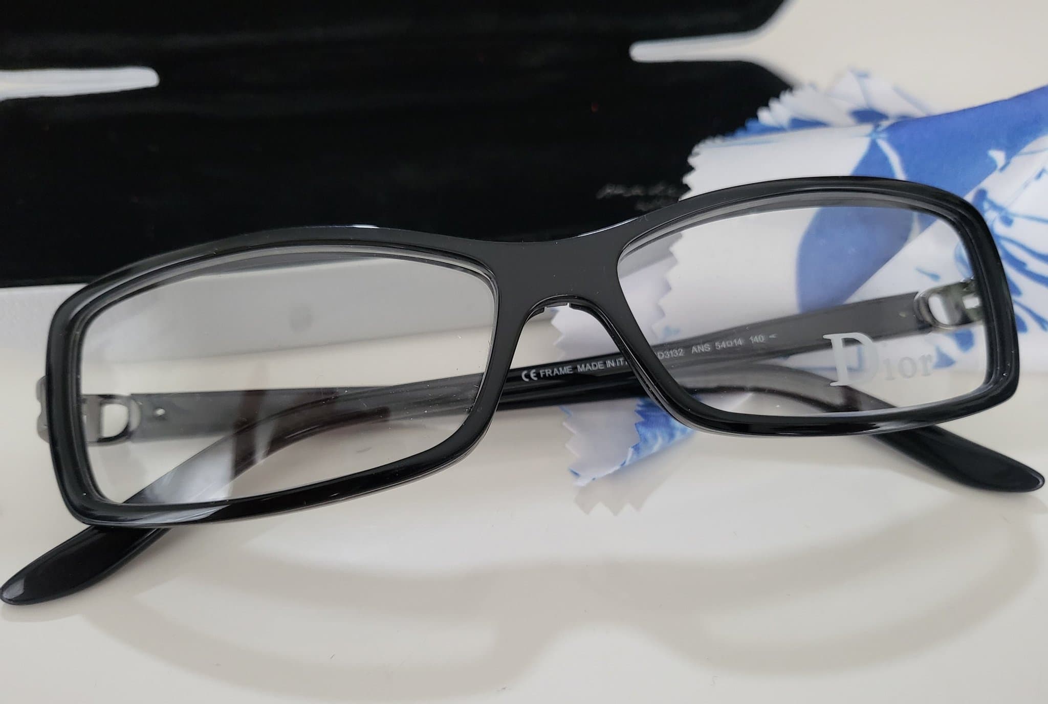 CD - Dior glasögonbågar med hård etui