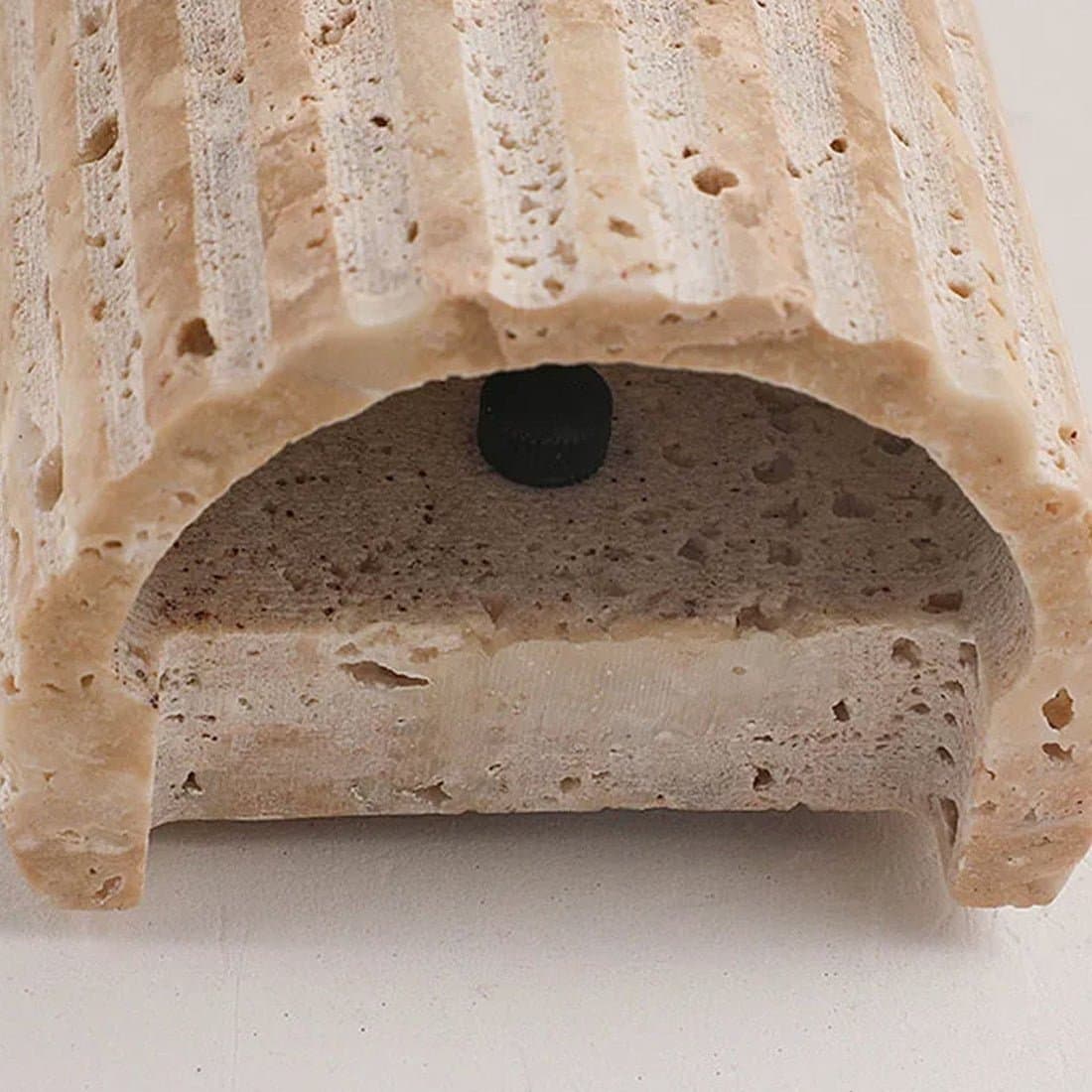 Vägglampor i travertin