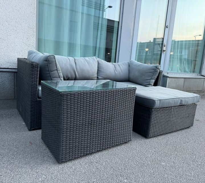 Loungeset med bord och glasskiva, gratis hemkörning