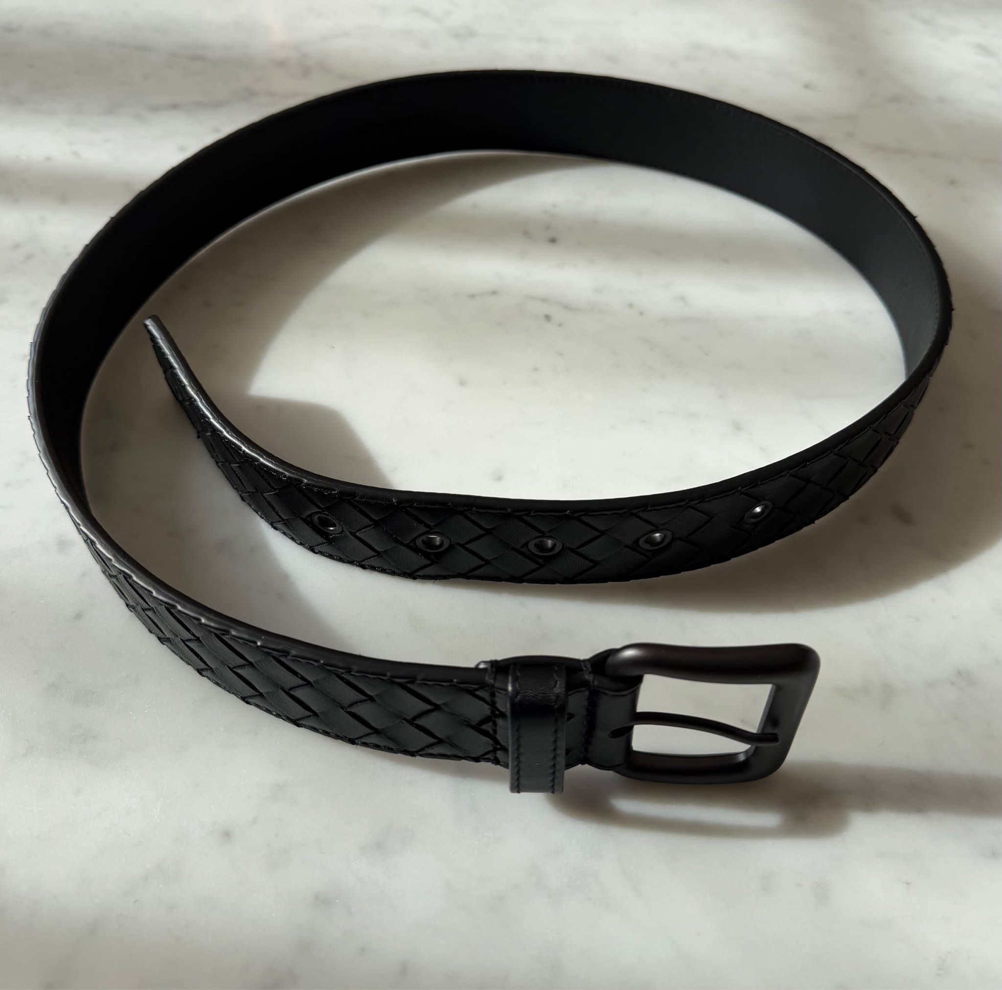 Bottega Veneta svart läderbälte, storlek 85/34