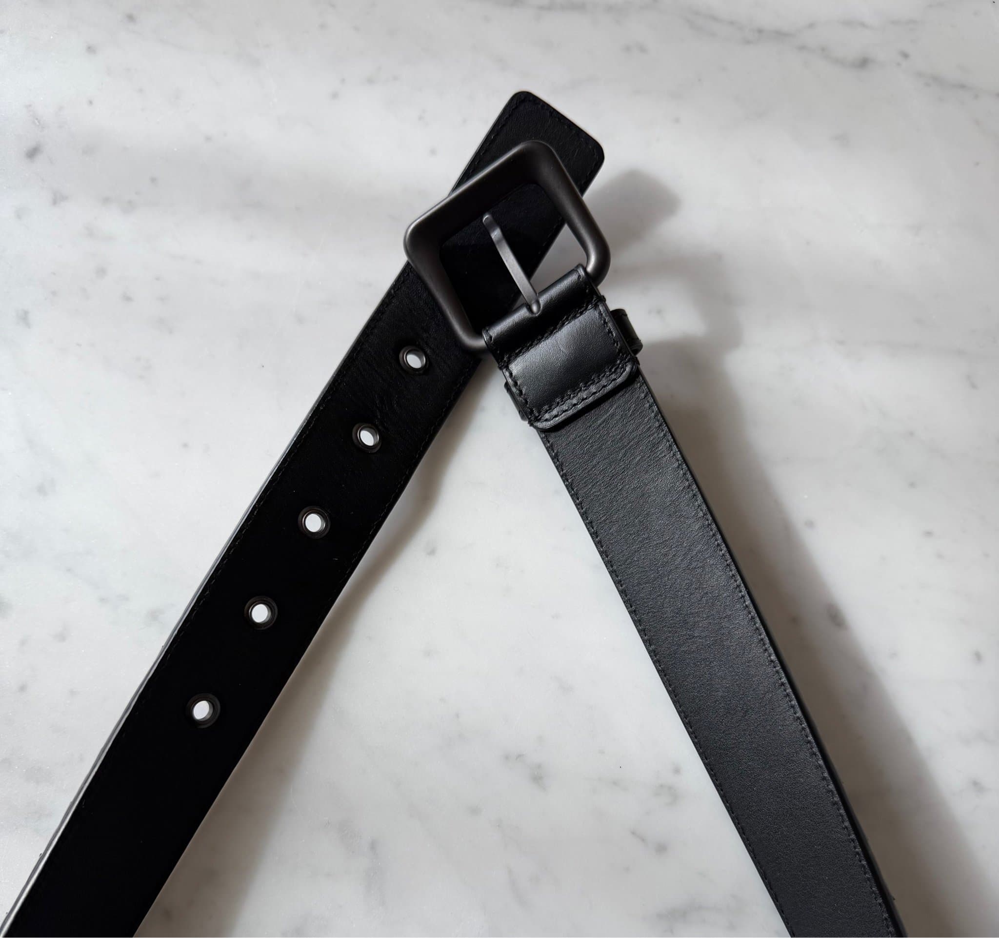 Bottega Veneta svart läderbälte, storlek 85/34