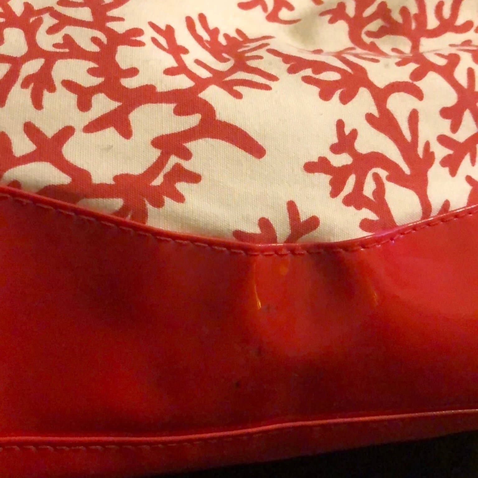 Retro necessär i tyg och röd galon