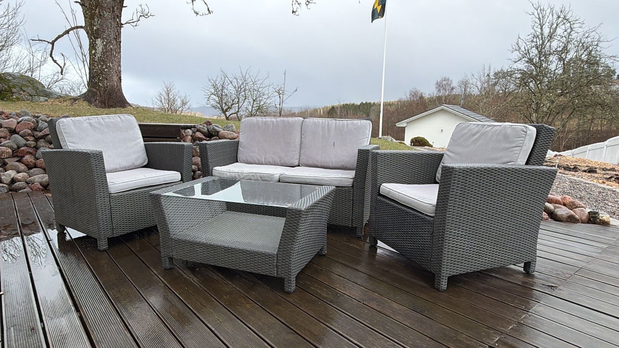 Ljusgrå Loungeset/ Utemöbler jag kör hem den gratis