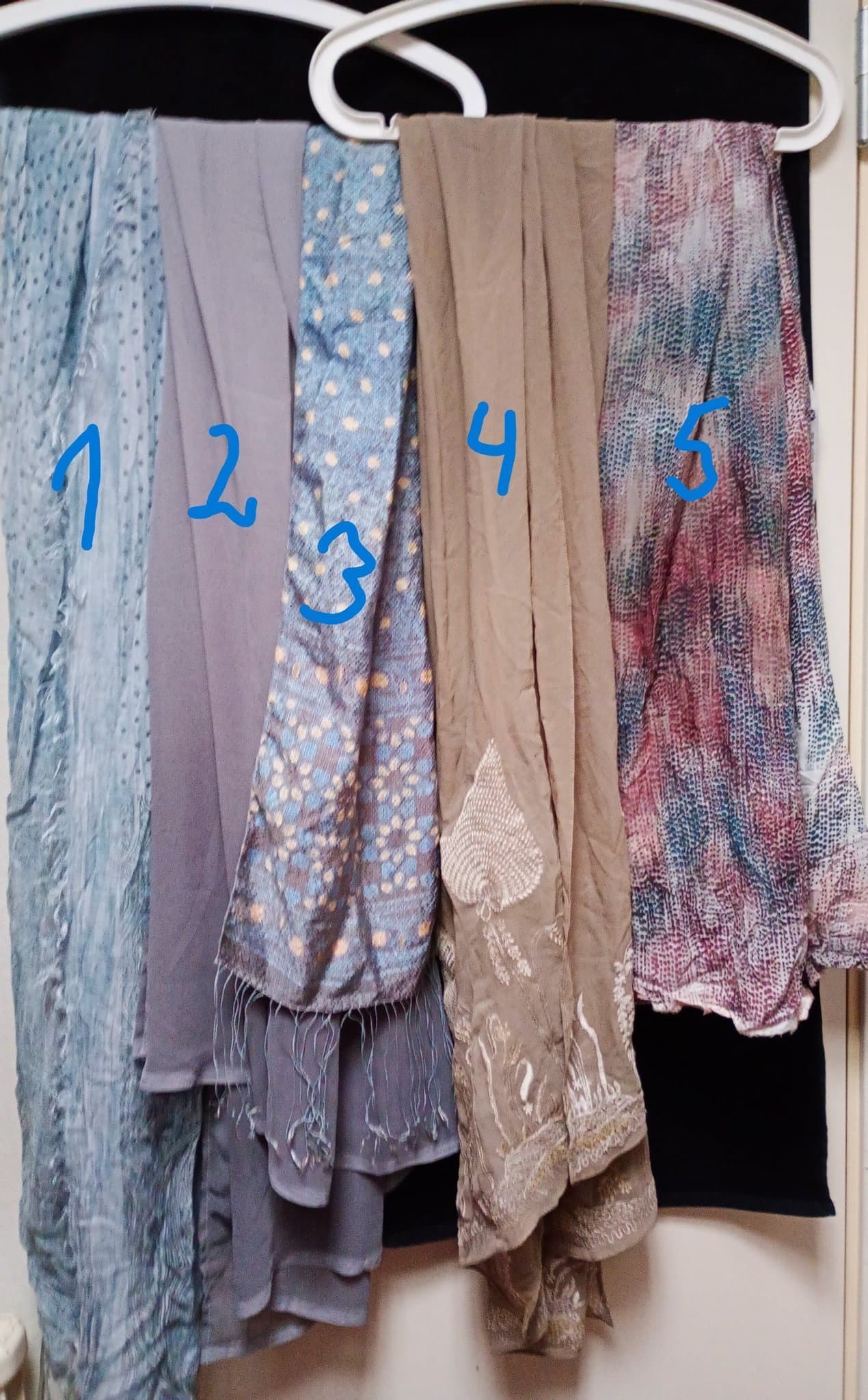 ***** 5 stora vackra siden sjalar i olika färger och mönster nyskick fynd!****