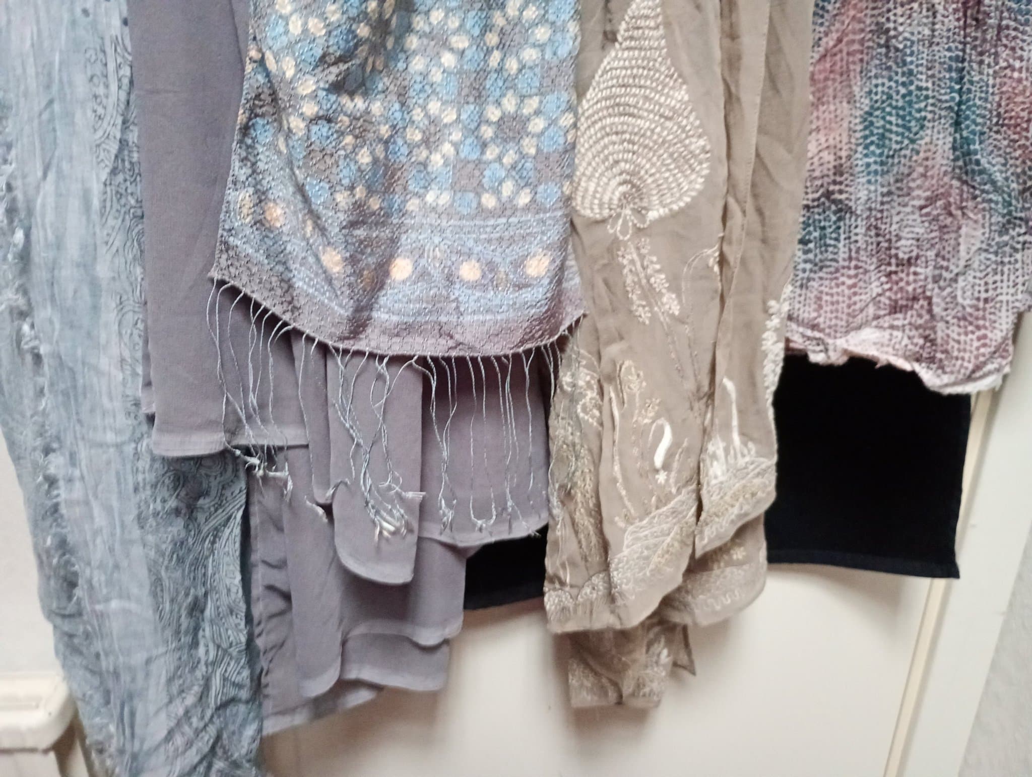 ***** 5 stora vackra siden sjalar i olika färger och mönster nyskick fynd!****