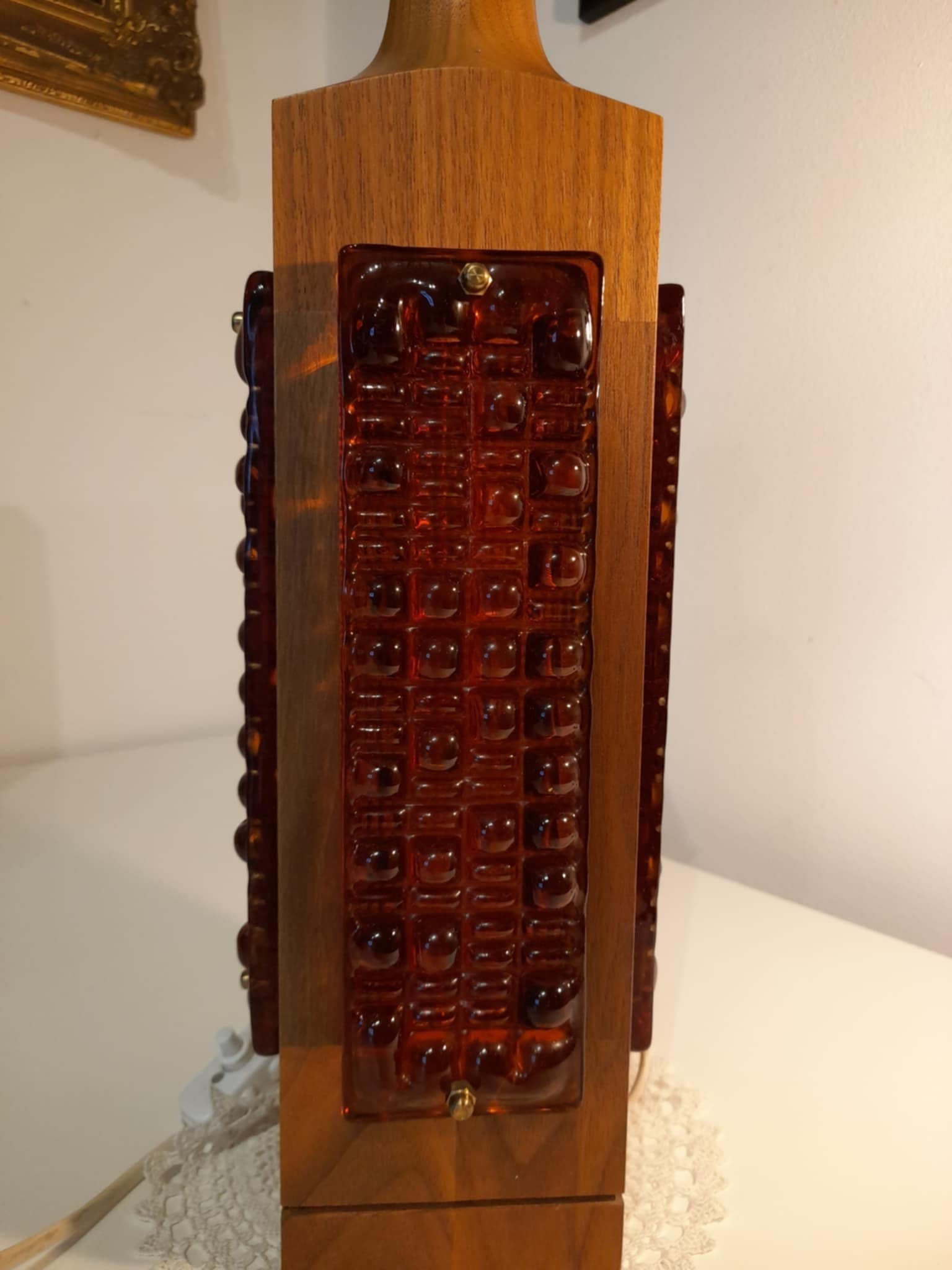 Vintage bordslampa med dekorativa glaspaneler