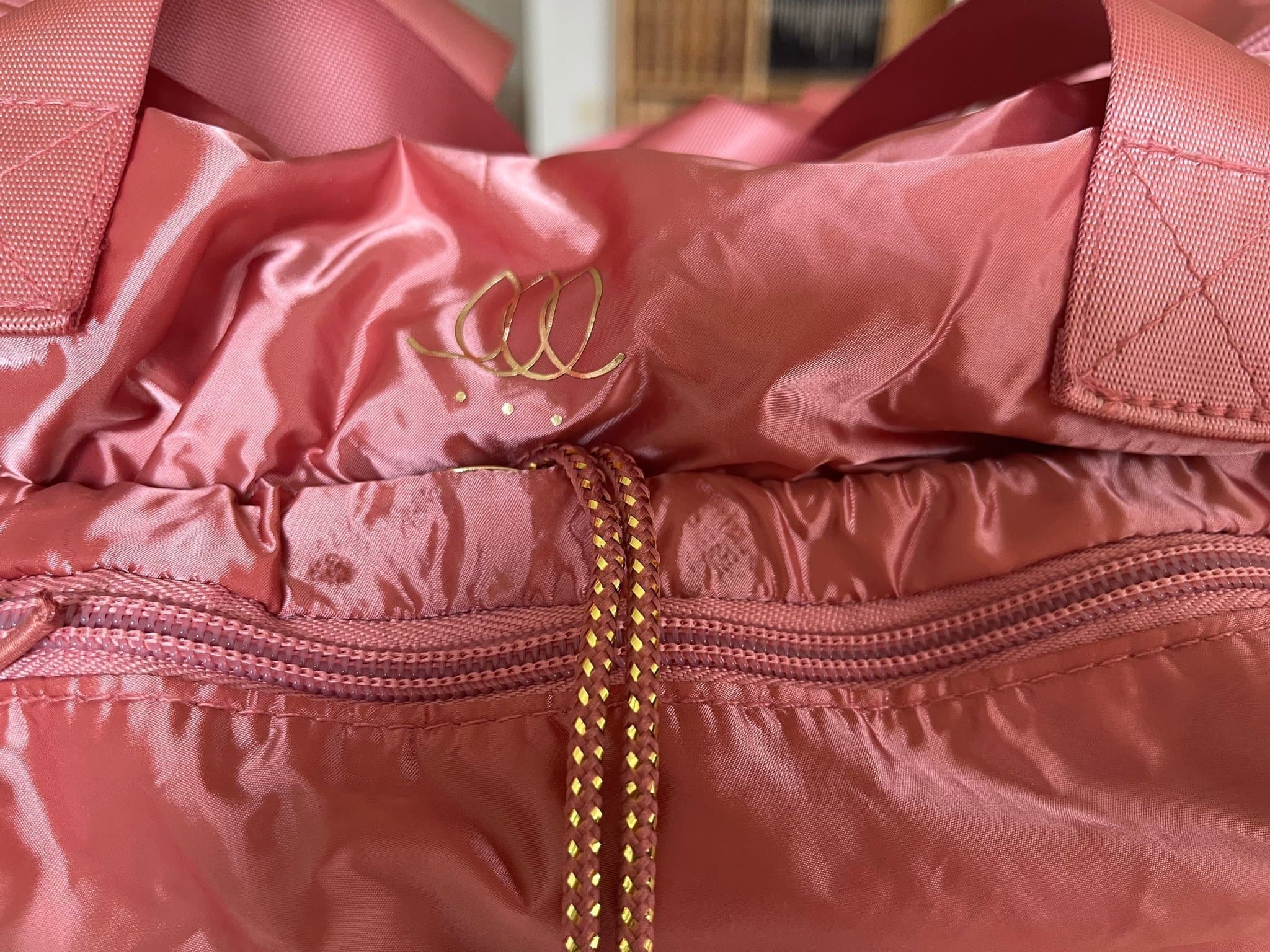 Supersnygg yoga/ träningsväska i korall färg från Rituals, ny!