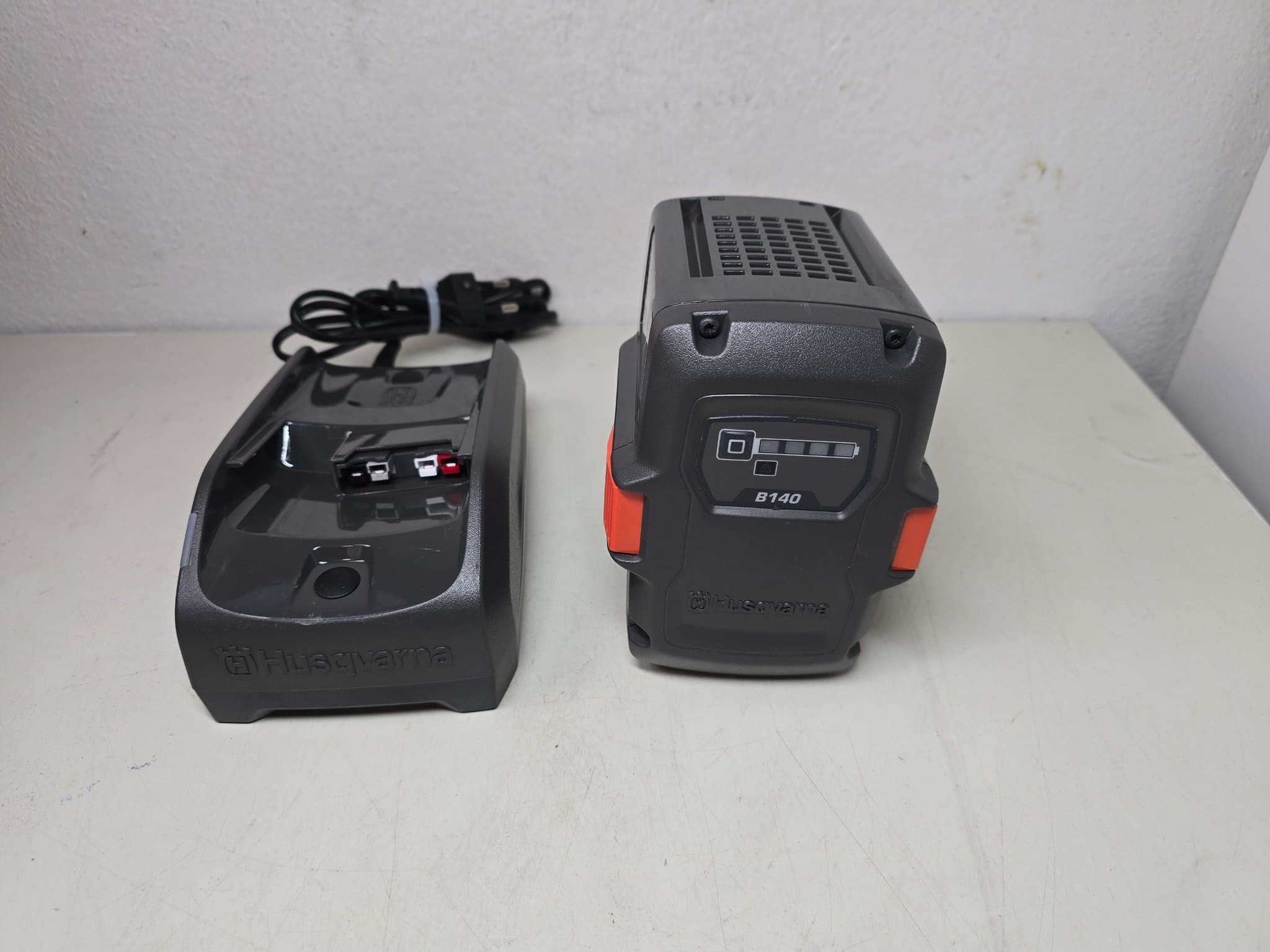 Husqvarna B140 Batteri och QC80 Laddare