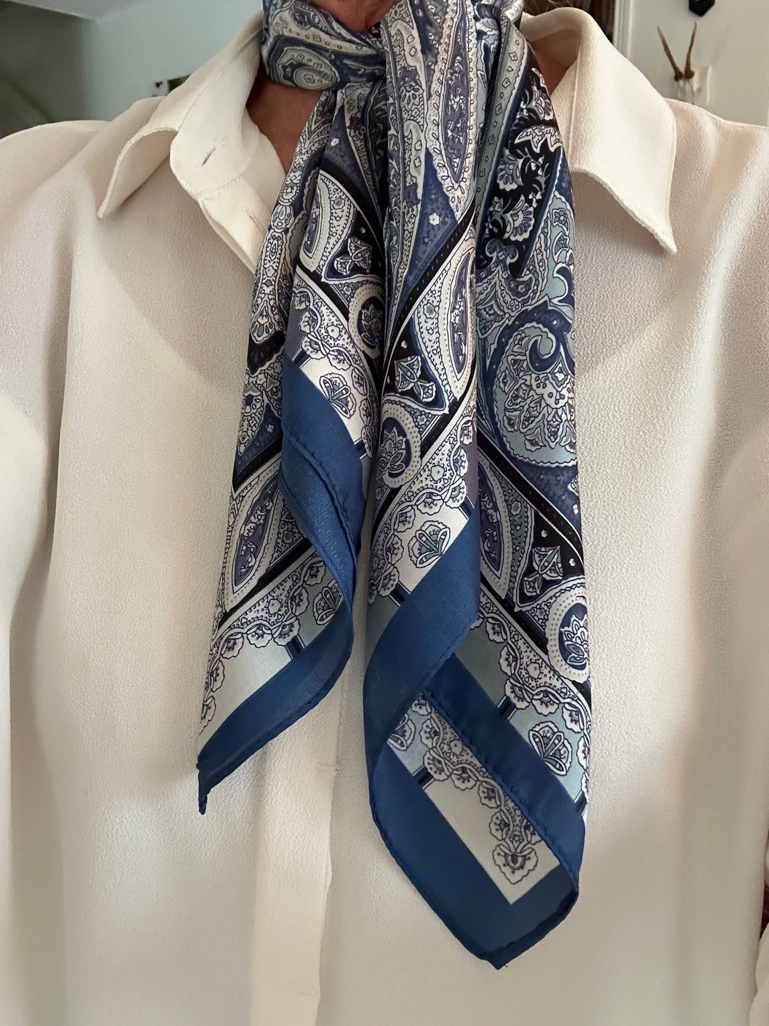 Vår-fin paisleymönstrade scarf 66x66cm. Oanvänd
