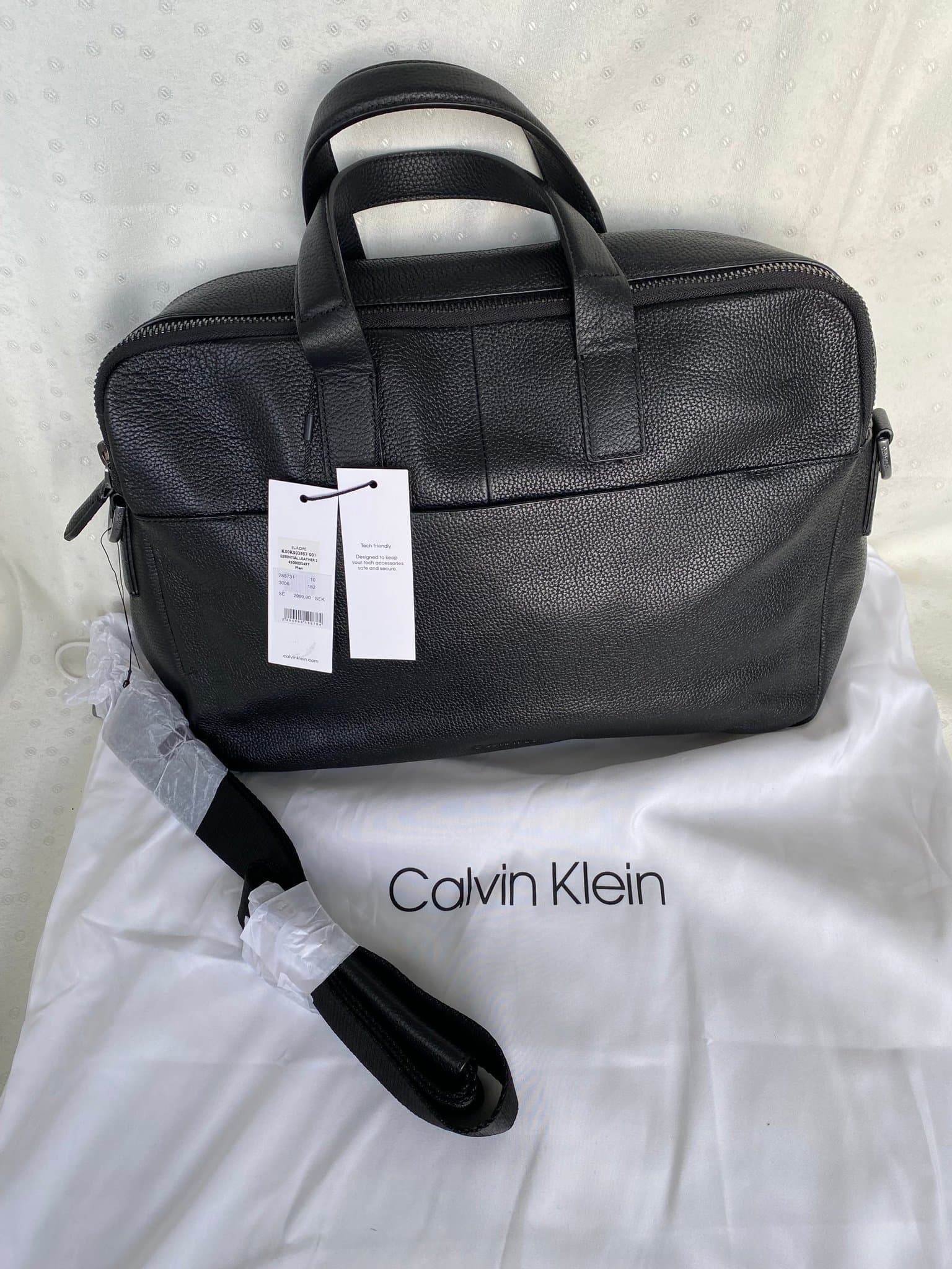 Calvin Klein svart väska/datorväska/portfölj i läder