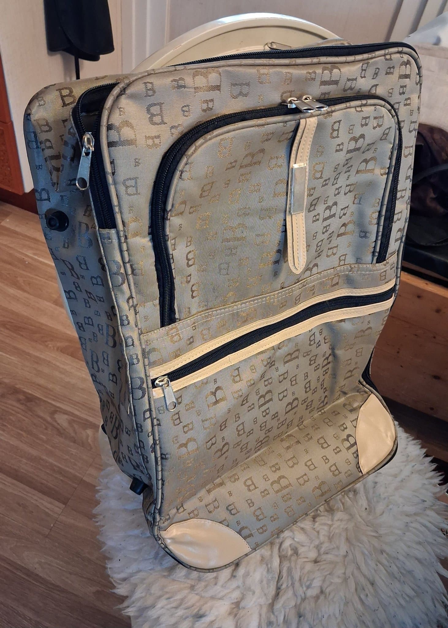 Liten rullväska, flott, oanvänd