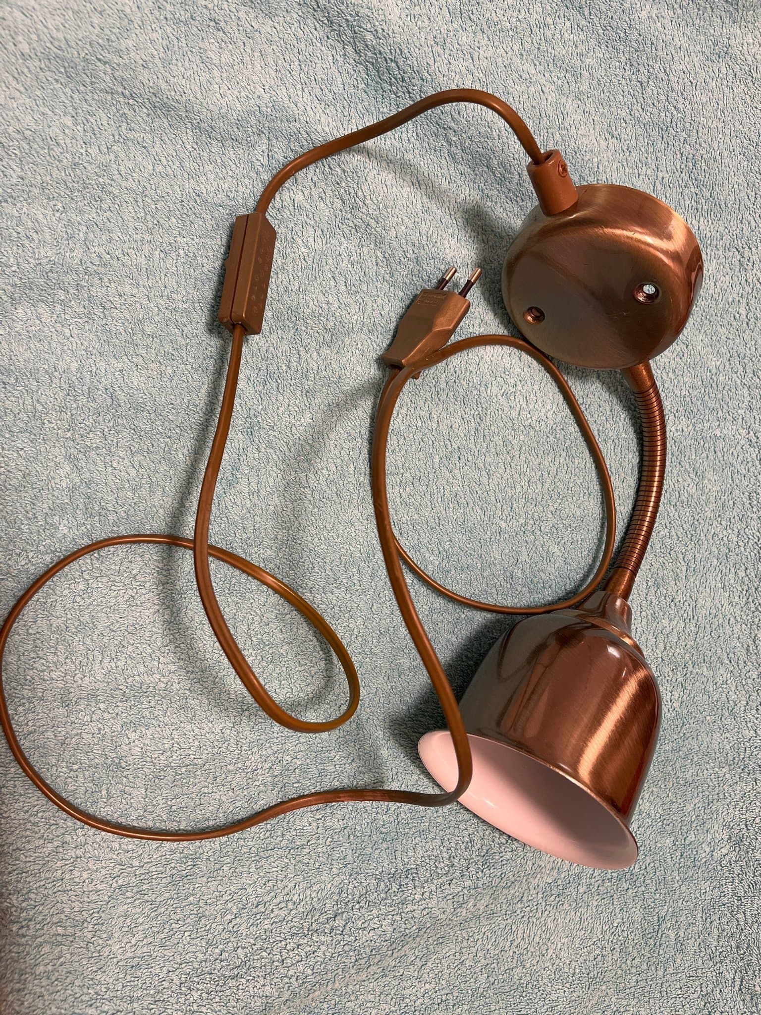 Vägglampa med flexibel arm