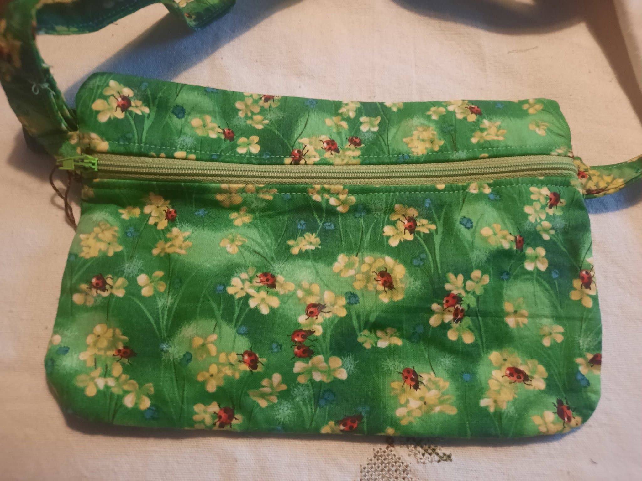 Grön midjeväska, sydd av mig, ca 23x14