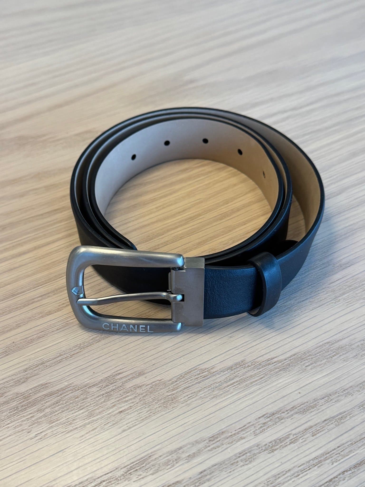 Chanel Uniform svart läderbälte, storlek 95