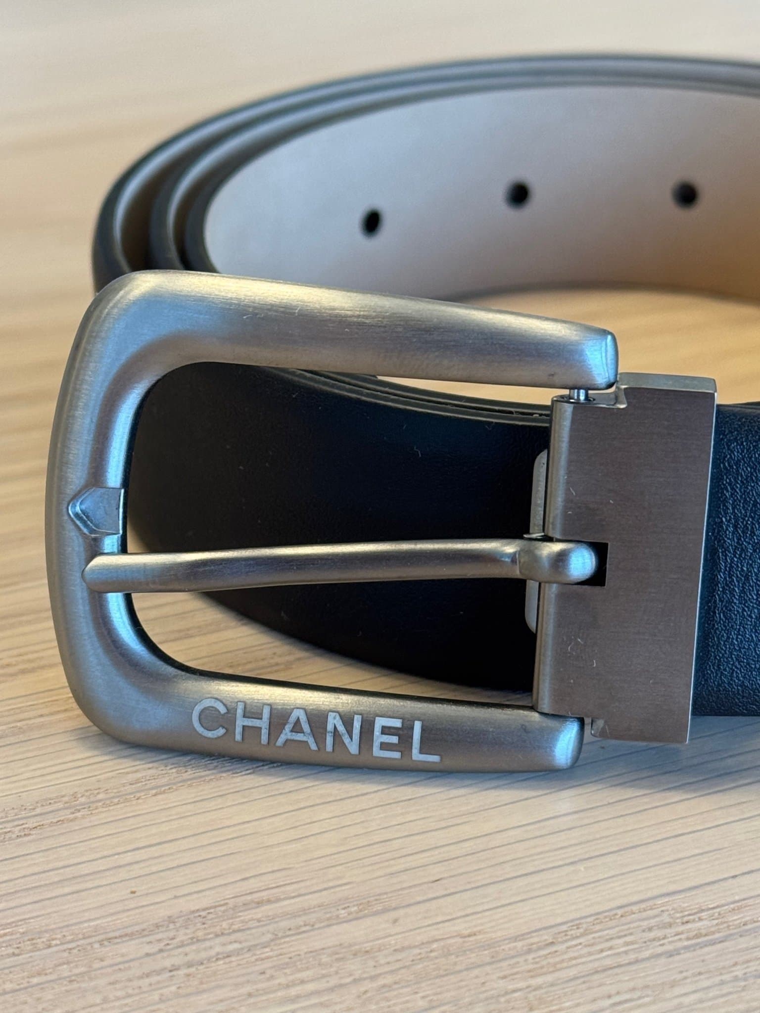 Chanel Uniform svart läderbälte, storlek 95
