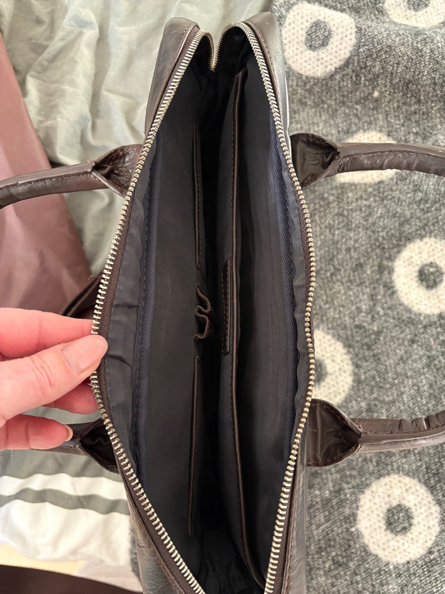 Dator väska i brunt skinn