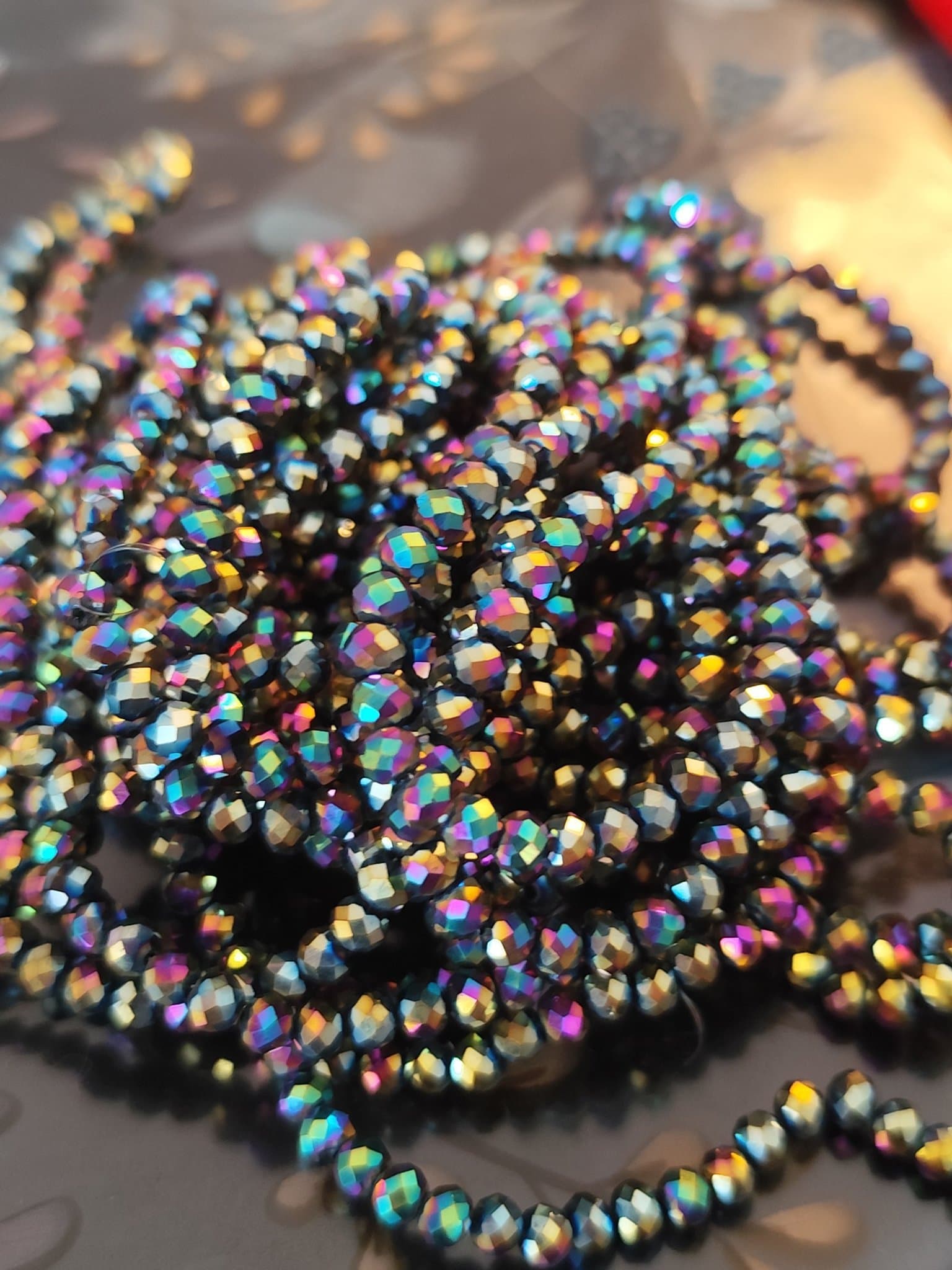 5 strängar glaspärlor 4 mm, 39-44 cm lång, 110-120 pärlor i sträng.