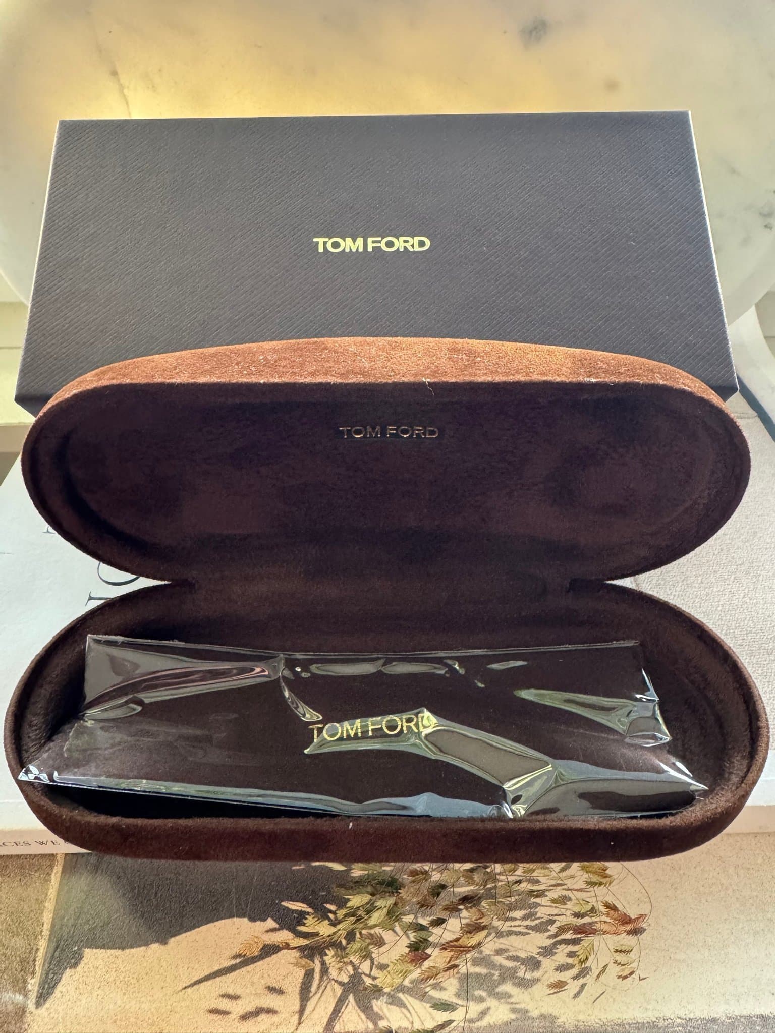 Tom Ford Glasögonfodral med putsduk och box