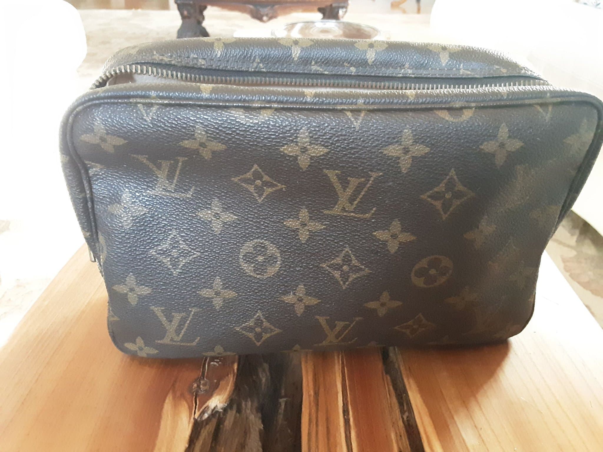 LV/Louis Vuitton Trousse Monogram necessär, 28cm