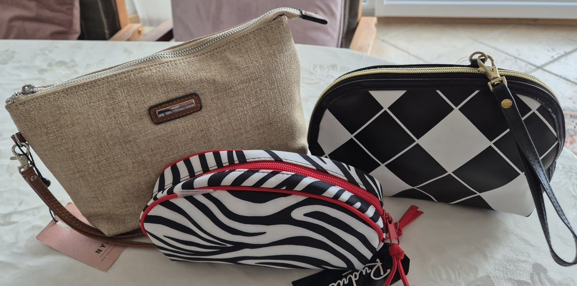 NYPD 3st Nya objekt: Necessär och 2st Sminkväska från NECESSE OCH RUDUCCI