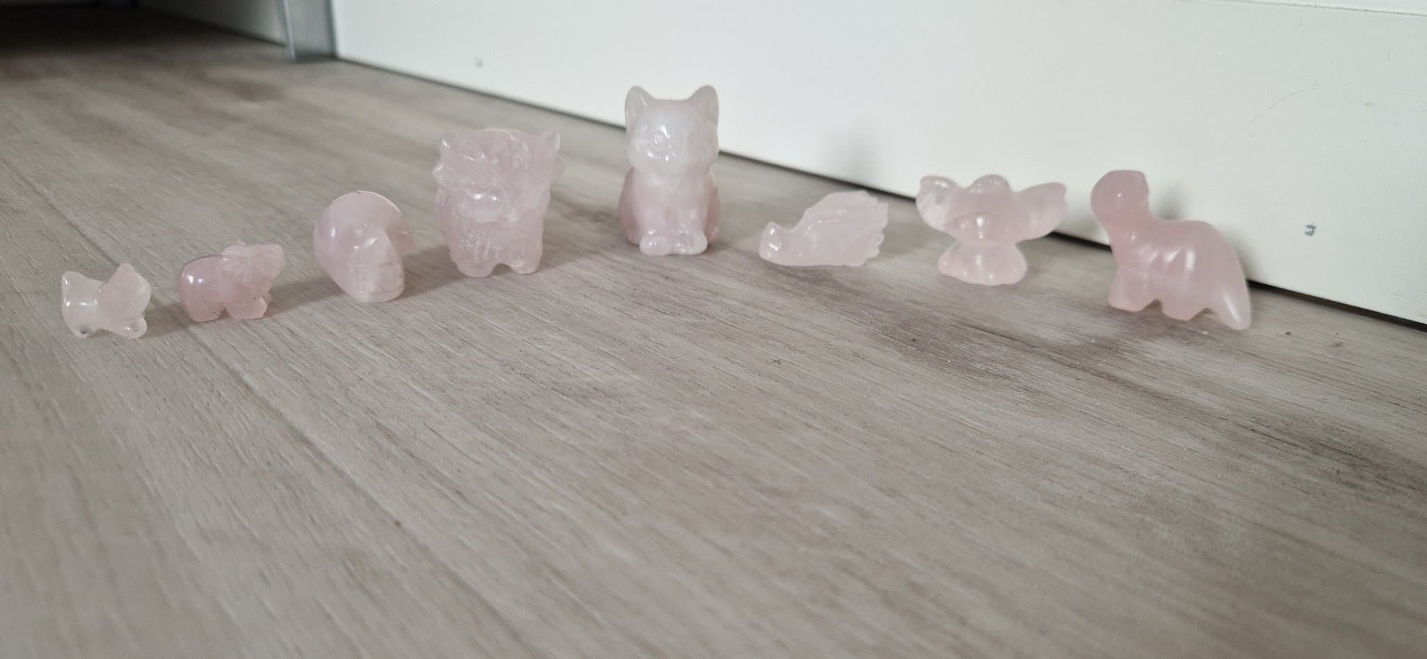 Kristallpaket: carvings i olika storlekar, rosenkvarts