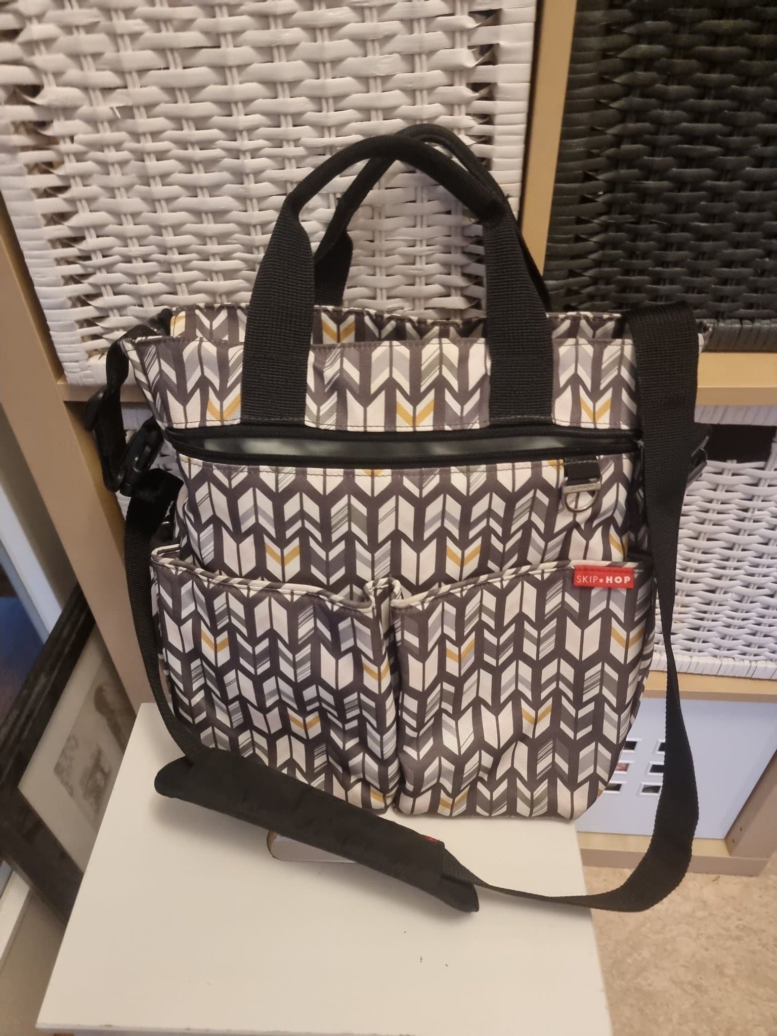 VÄSKA MED MÅNGA FACK!