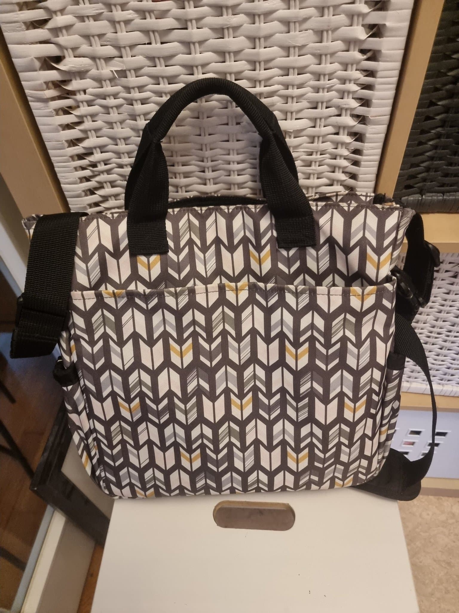 VÄSKA MED MÅNGA FACK!