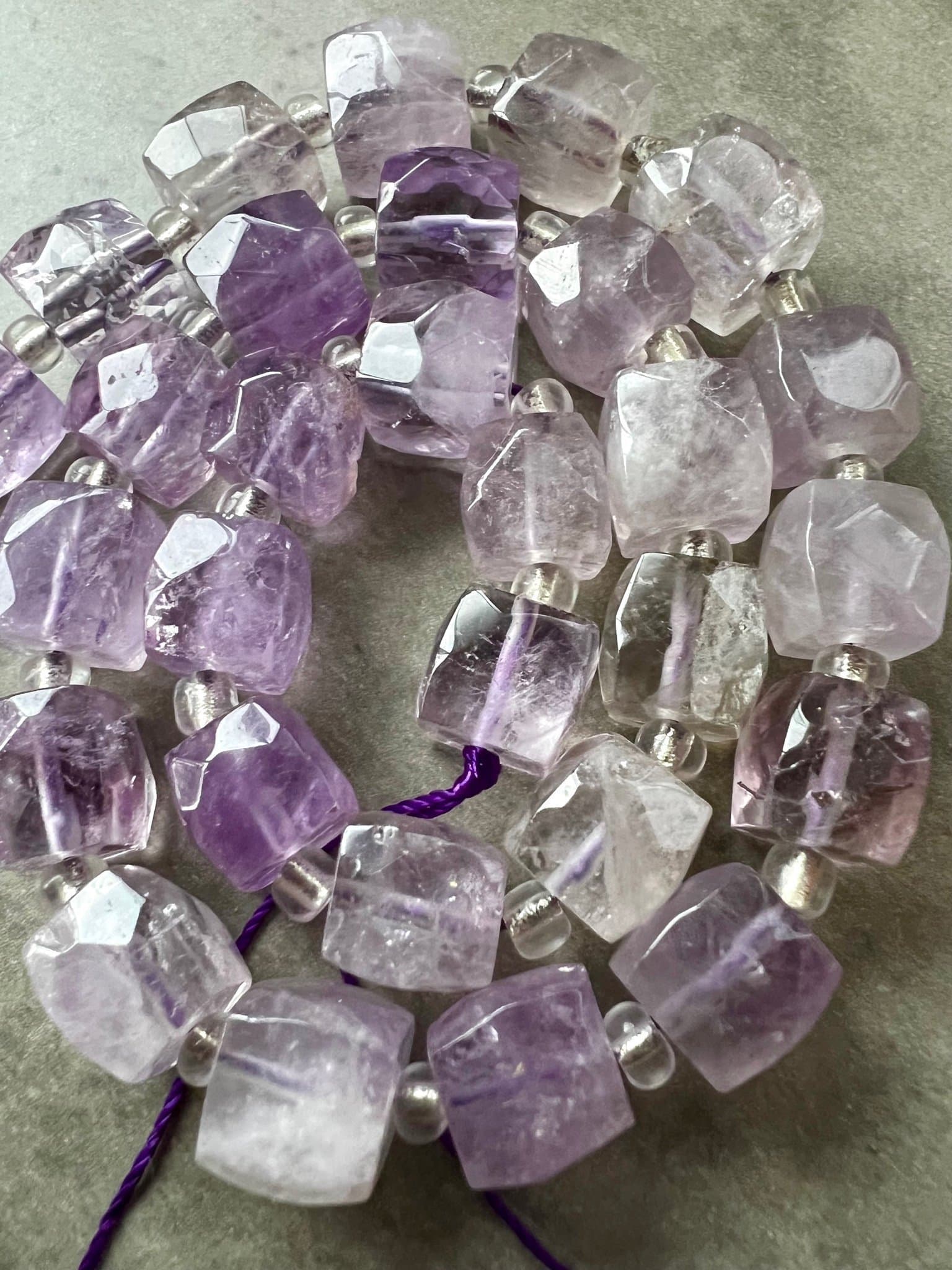 Ametistpärlor, cirka 9-10 mm, (cirka 30 st)