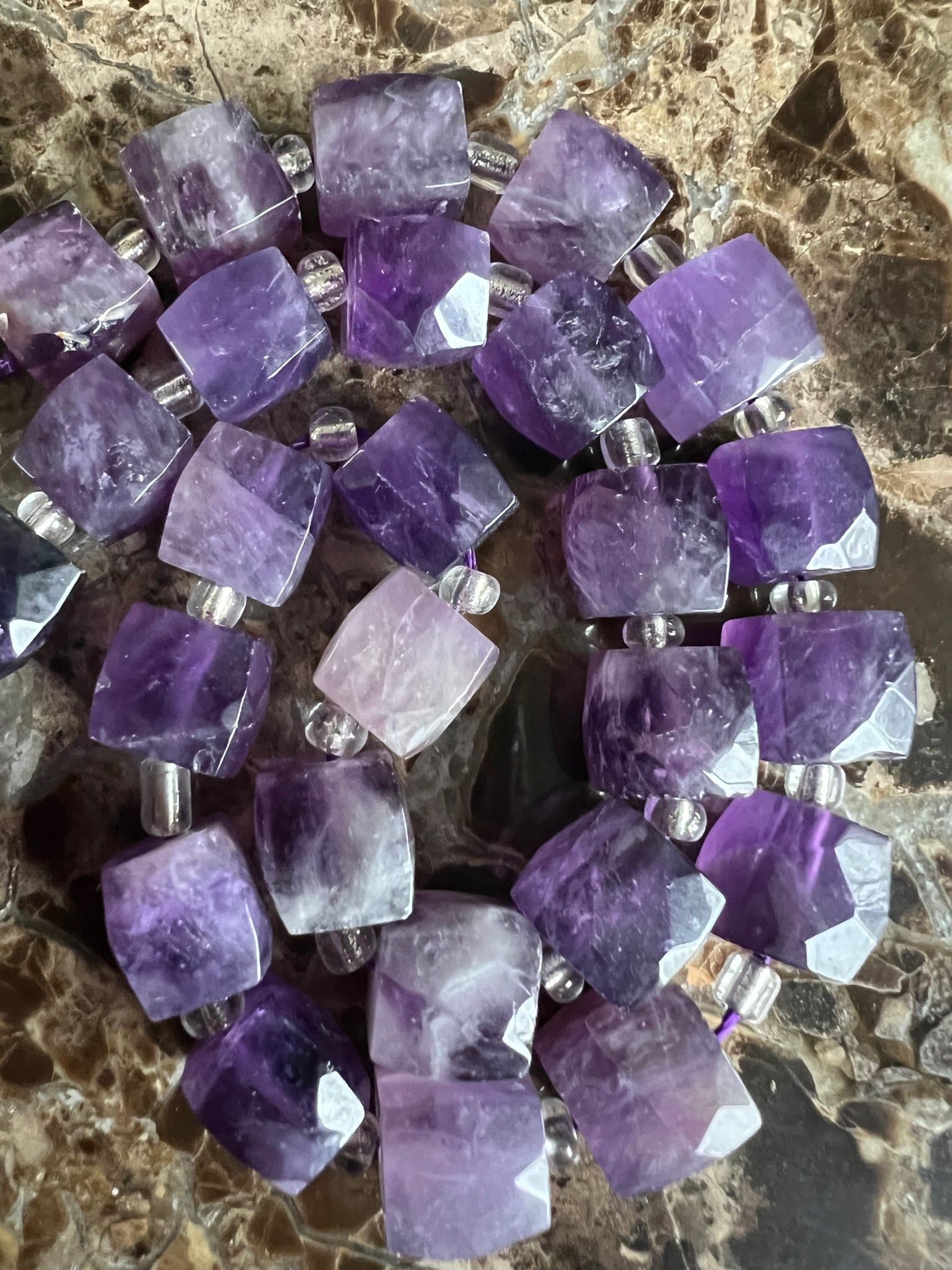 Ametist 9-10 mm cirka 30 st