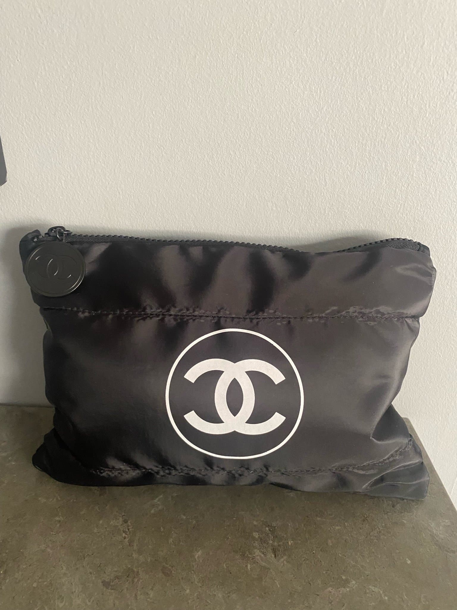 Chanel Beauté necessär make up bag NY