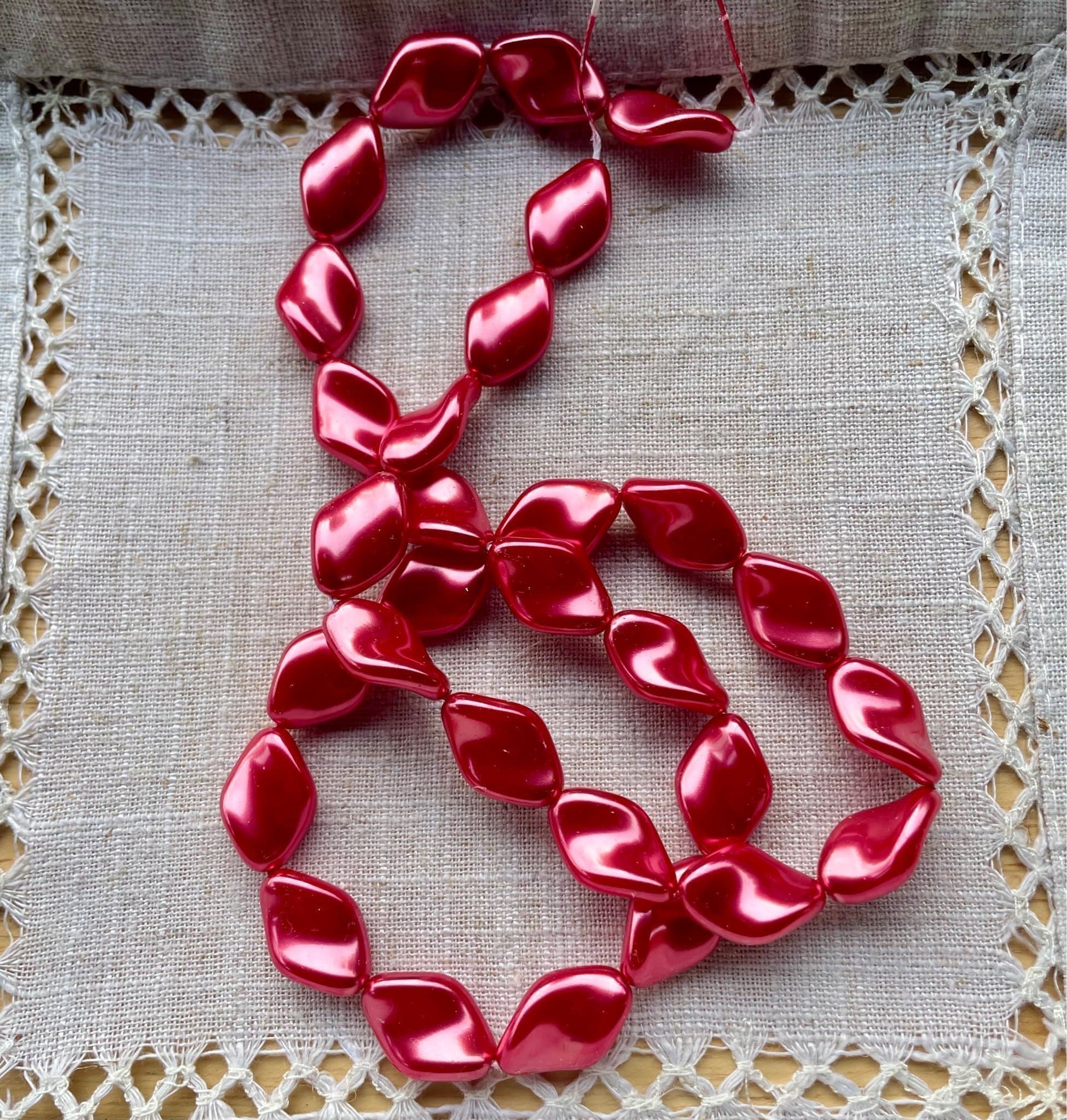 Glaspärlor 1sträng med 30 stycken exklusiva vridna pärlor