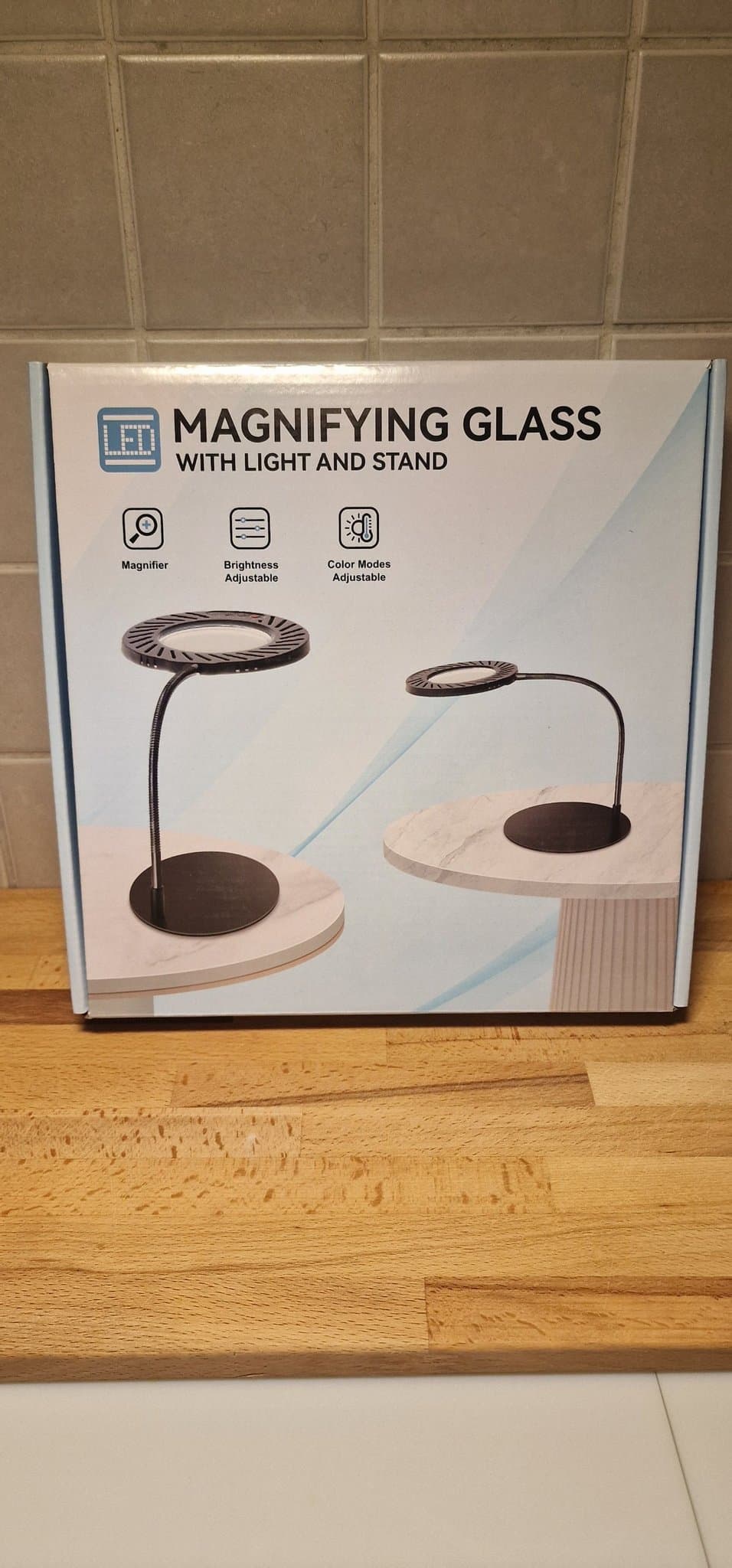 Förstoringsglas med LED-belysning och stativ