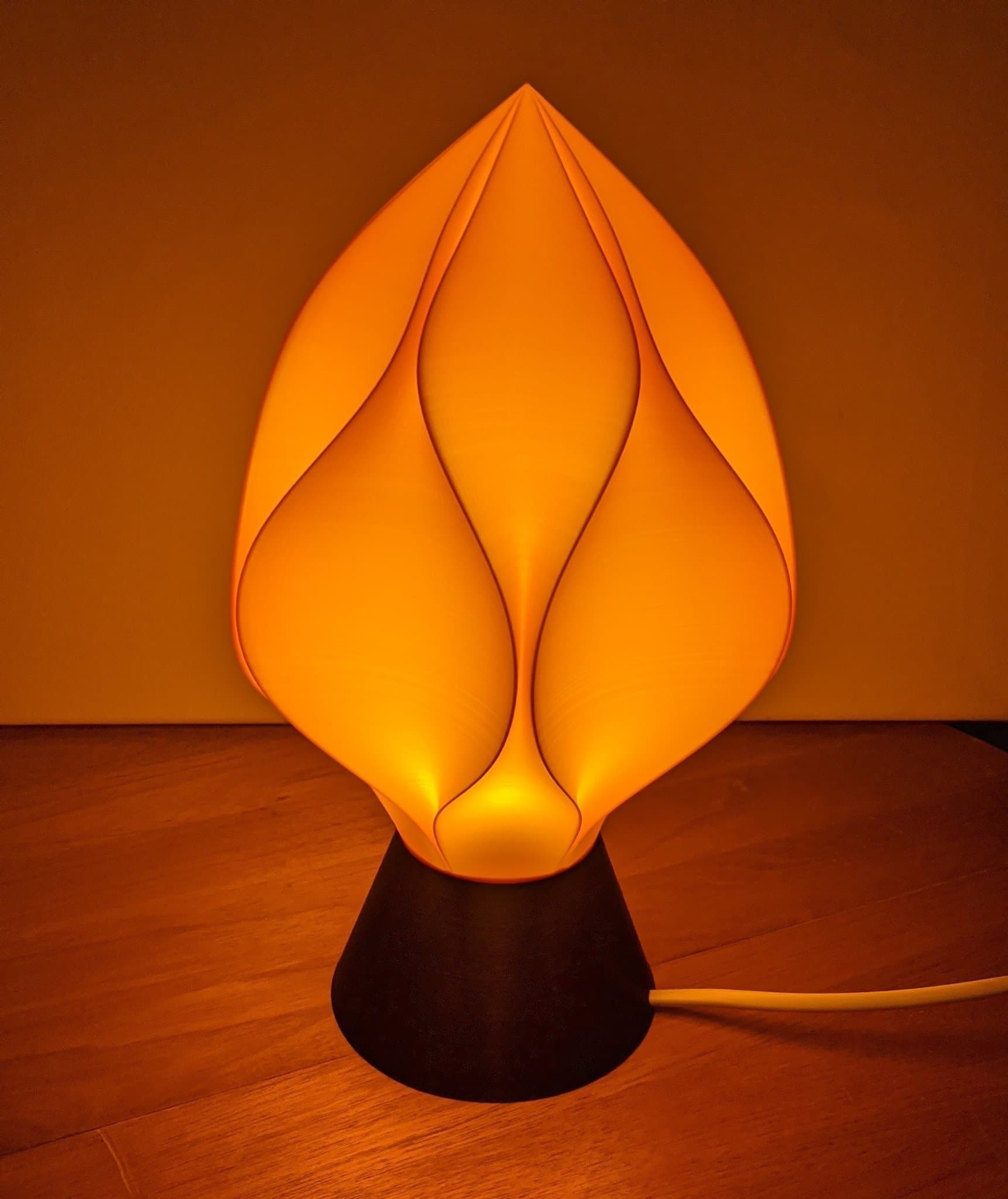 Bordslampa "Flower" i unik design, orange