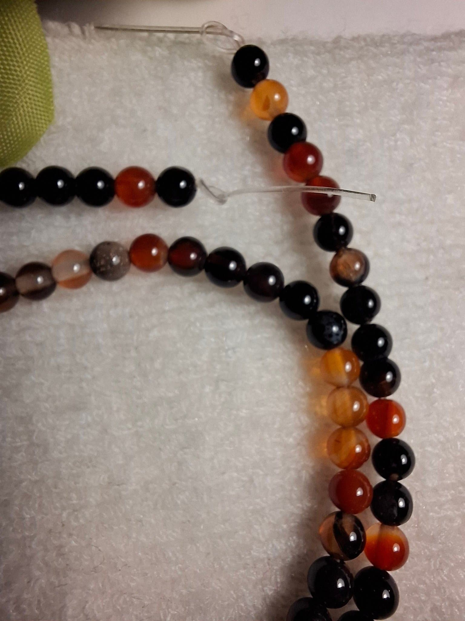 Ädelstenar 40 cm sträng. Pärla 3 mm.