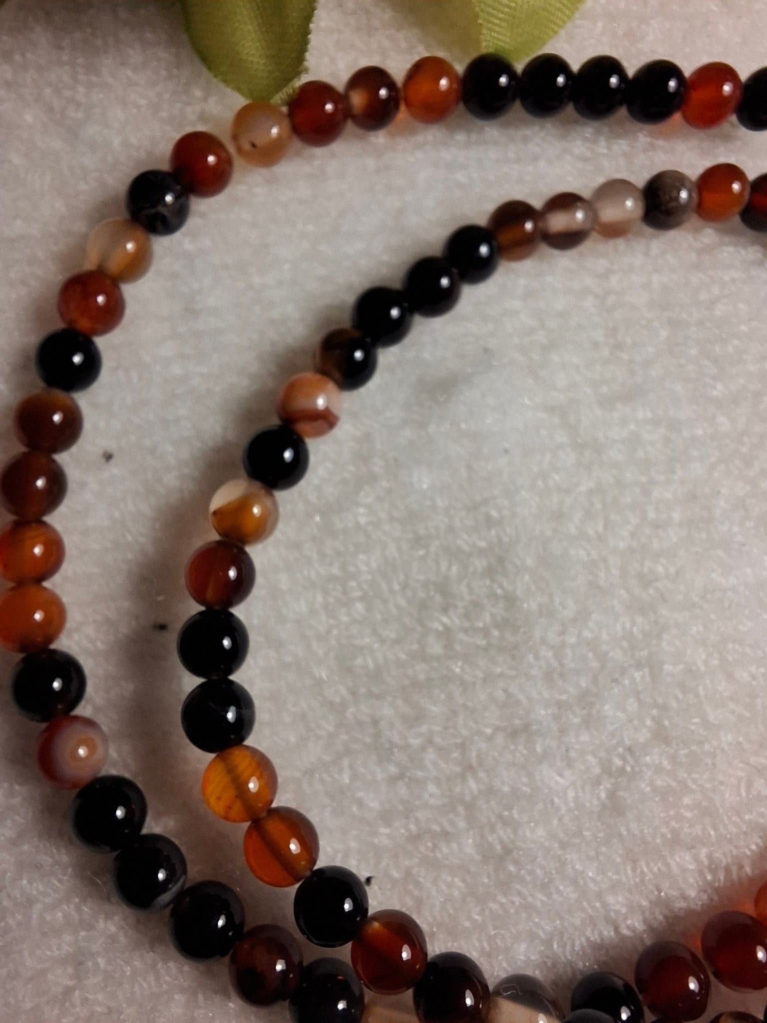 Ädelstenar 40 cm sträng. Pärla 3 mm.