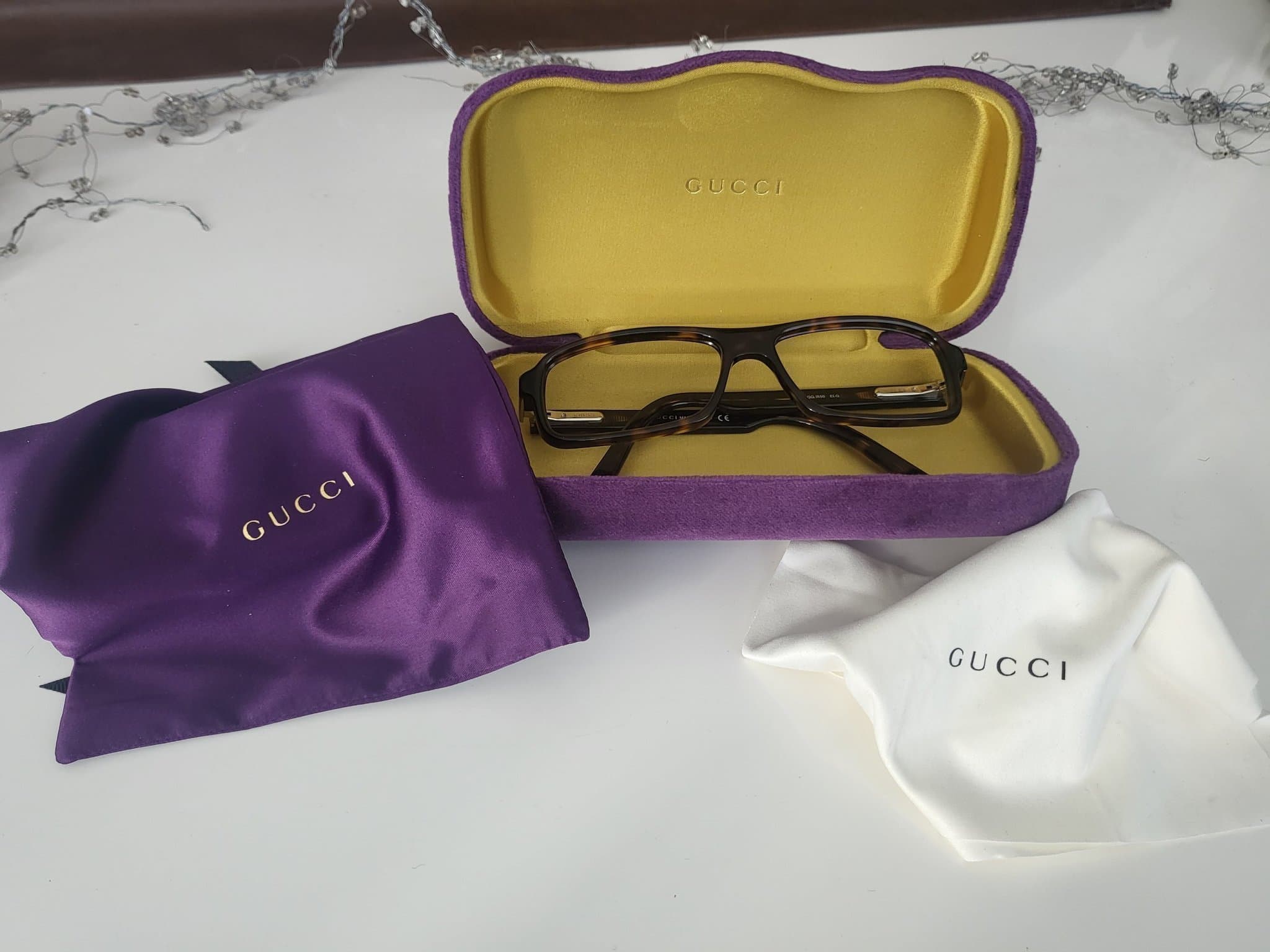 GUCCI 135 GG 1550 ELG Bågar med Gucci hård etui.