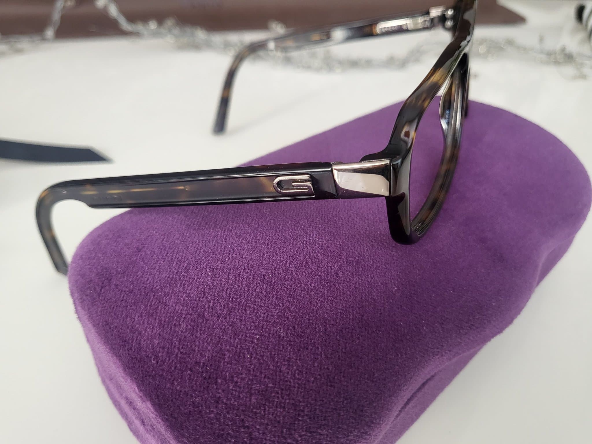 GUCCI 135 GG 1550 ELG Bågar med Gucci hård etui.