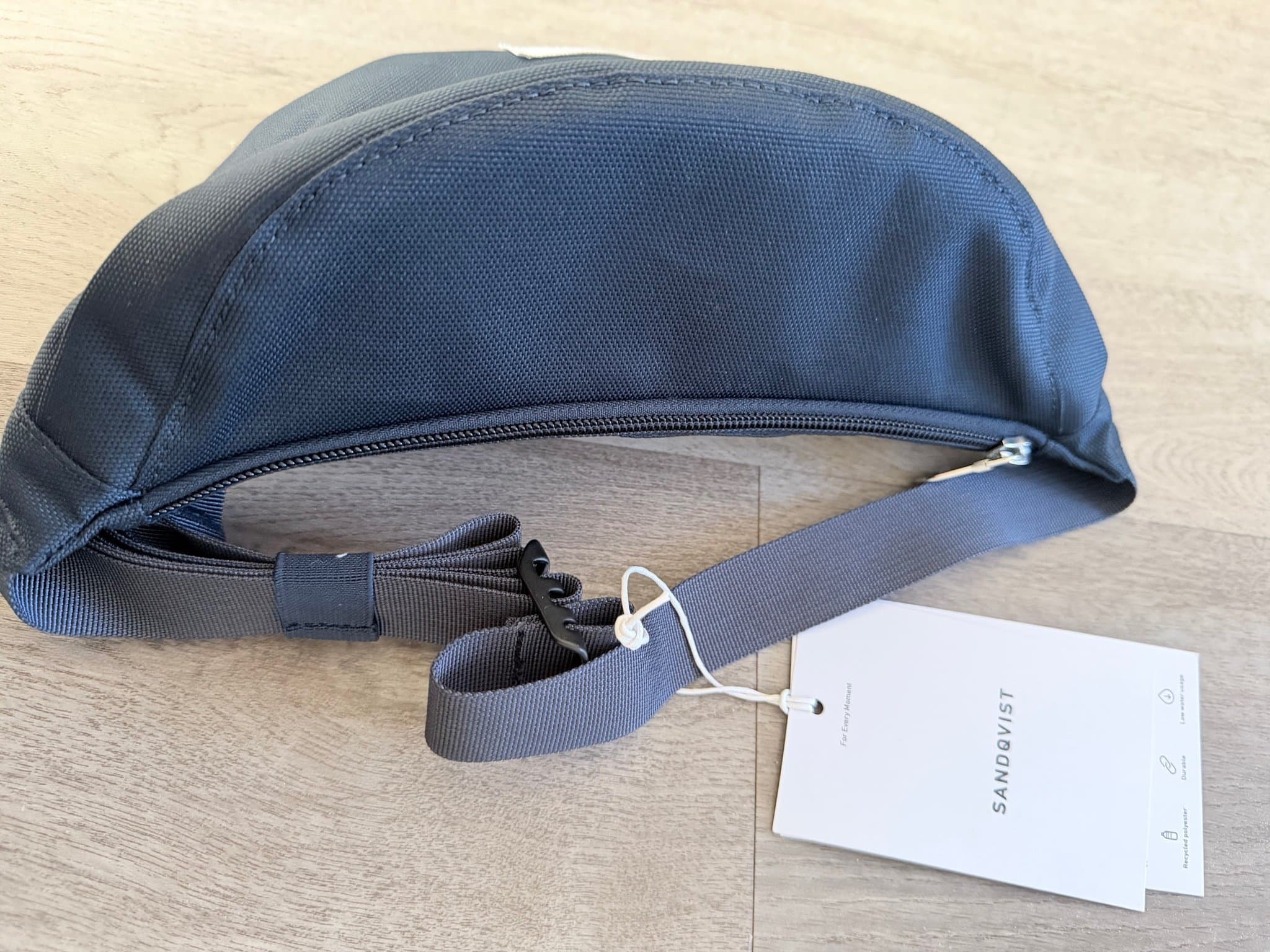 Sandqvist mörkblå midjeväska
