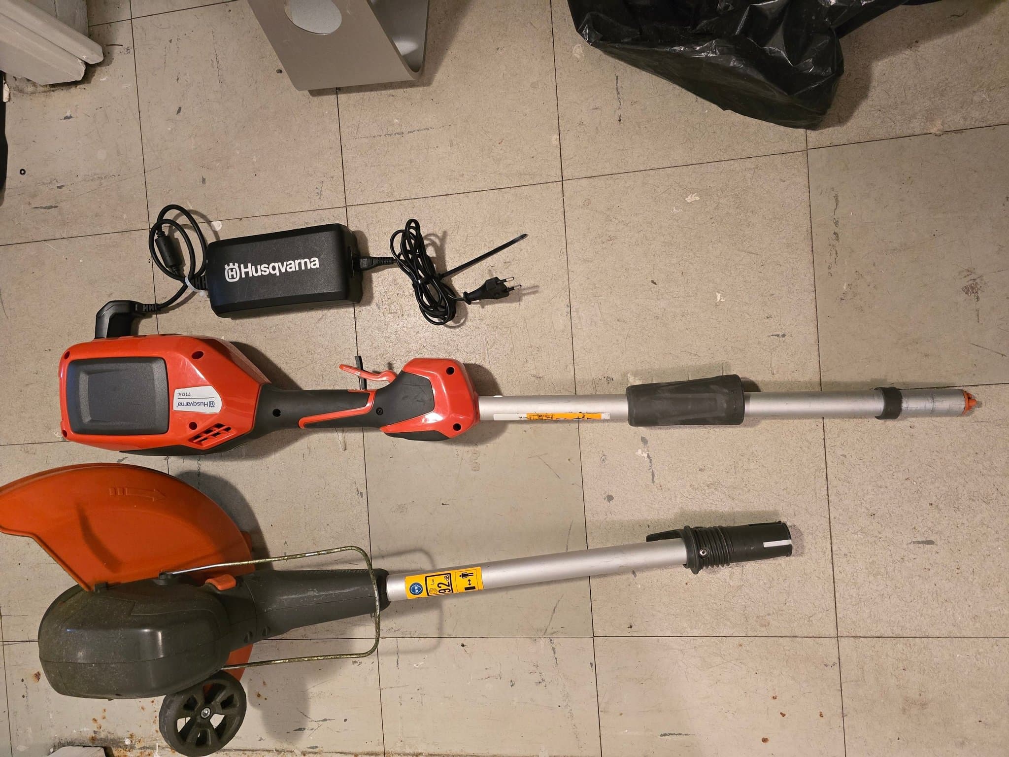 Husqvarna 110iL Batteridriven Grästrimmer med Batteri & Laddare