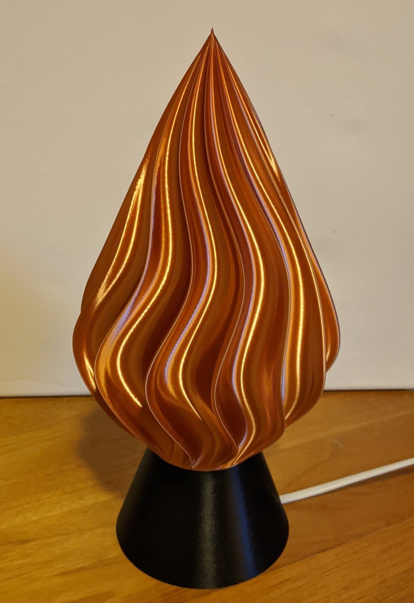 Snygg bordslampa "Soft Ice" i unik design, kopparfärg