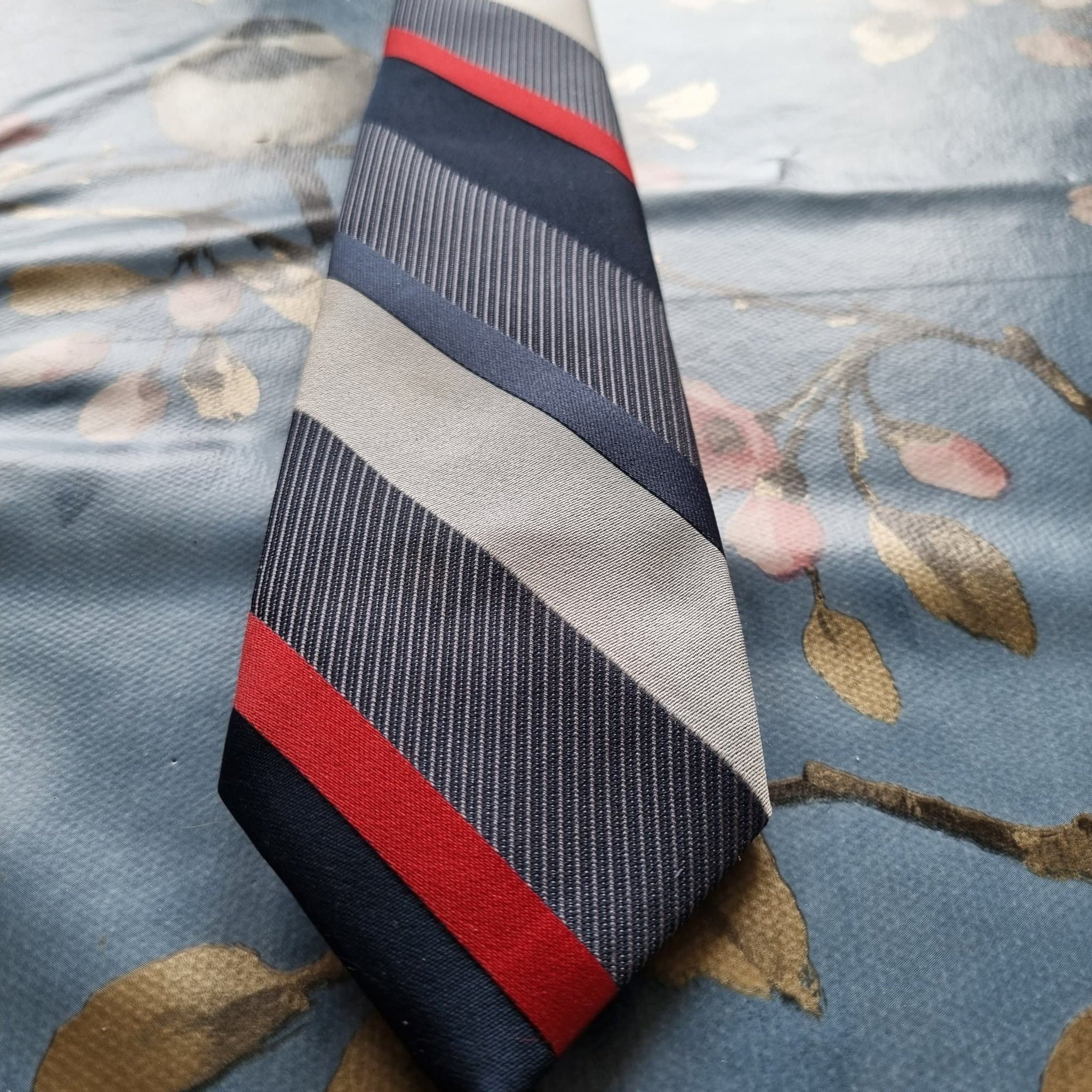 Harmony Theme flerfärgad slips bra skick