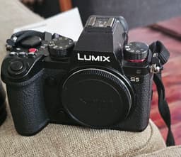 Lumix S5 Kamera med 20-60mm Objektiv