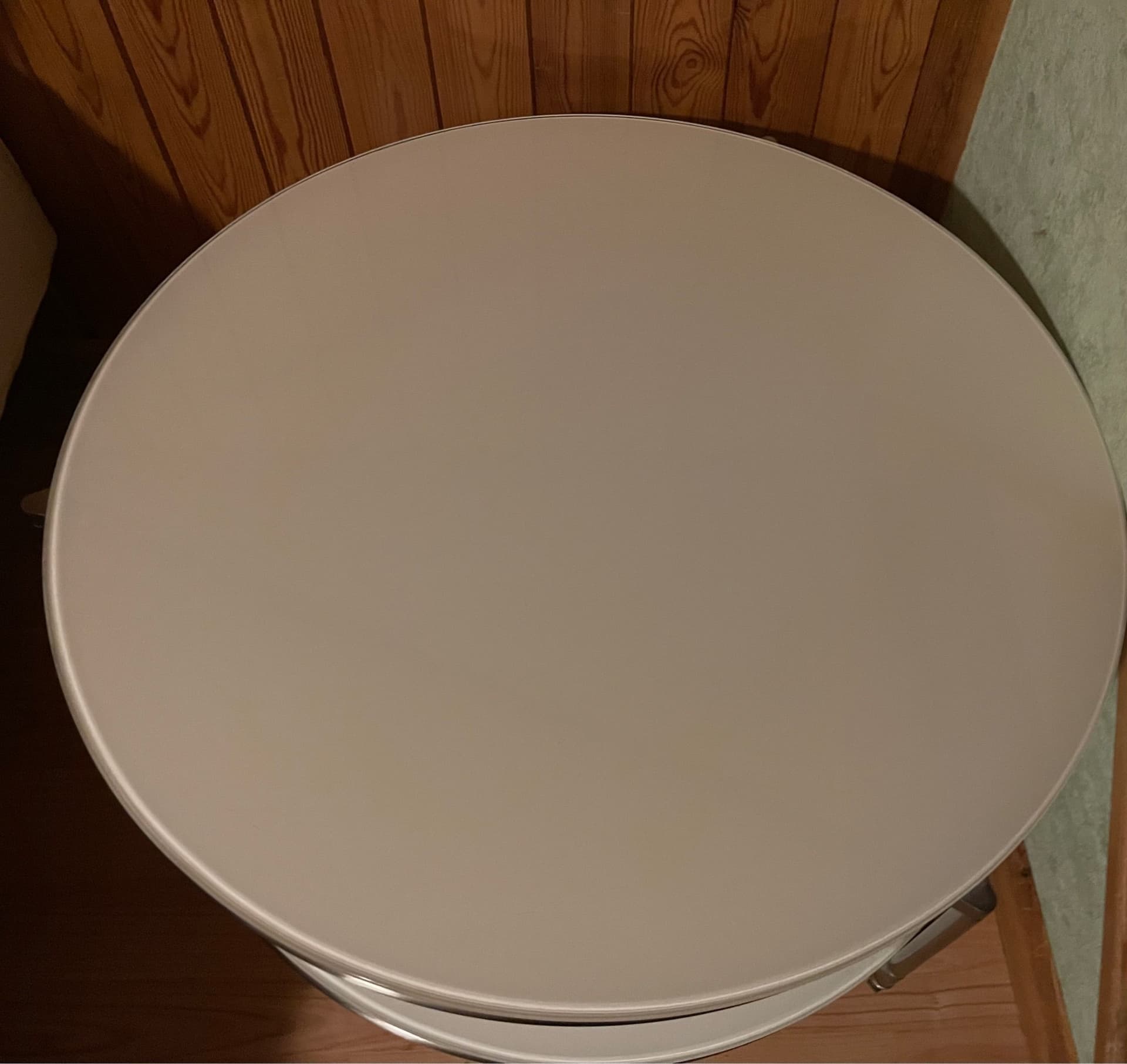 Ikea Strind Ehlen Johansson runt soffbord vitt opalglas stål hjul D75cm