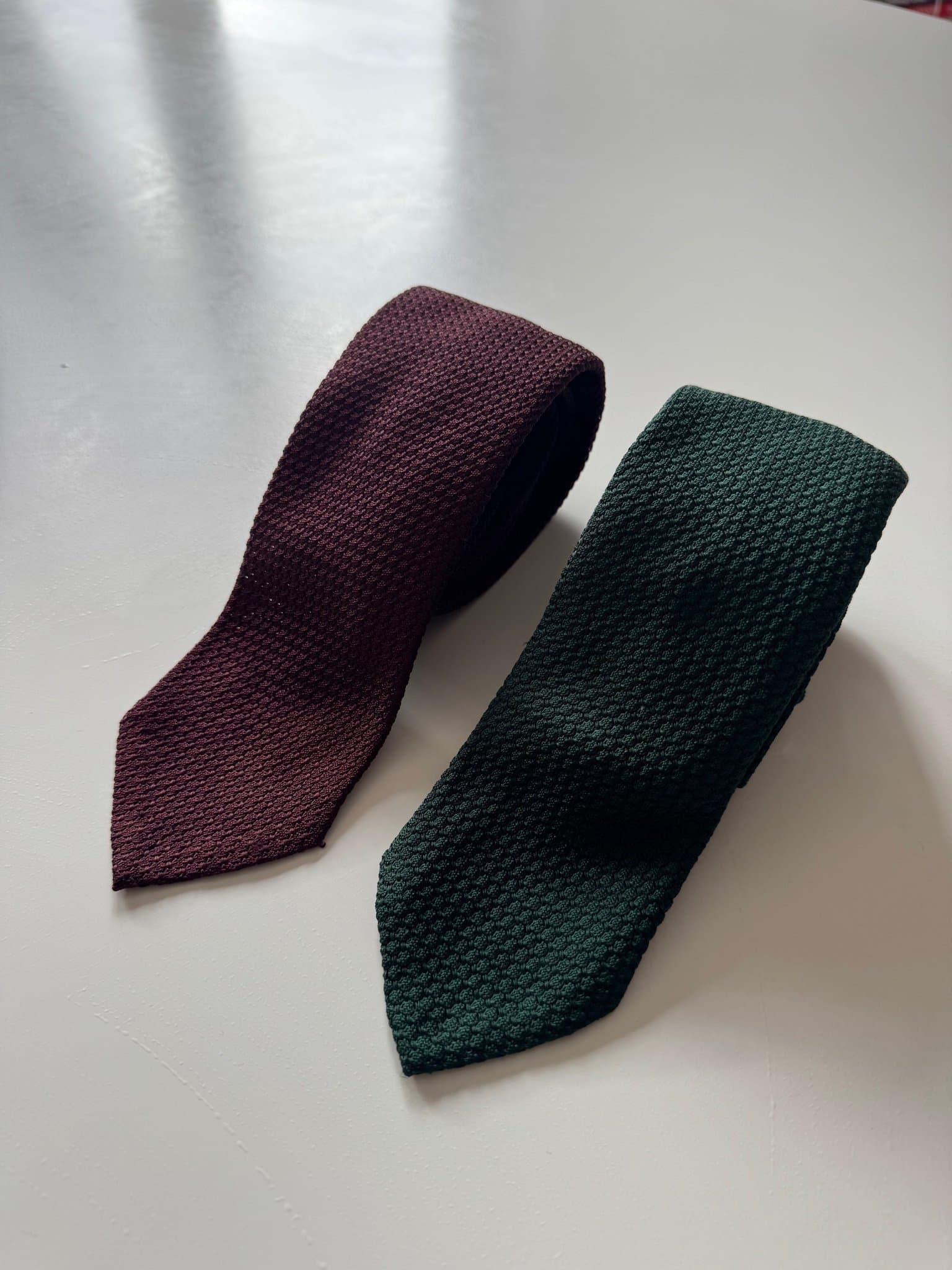 Eton Slipsar - mörkröd och mörkgrön i grenadin