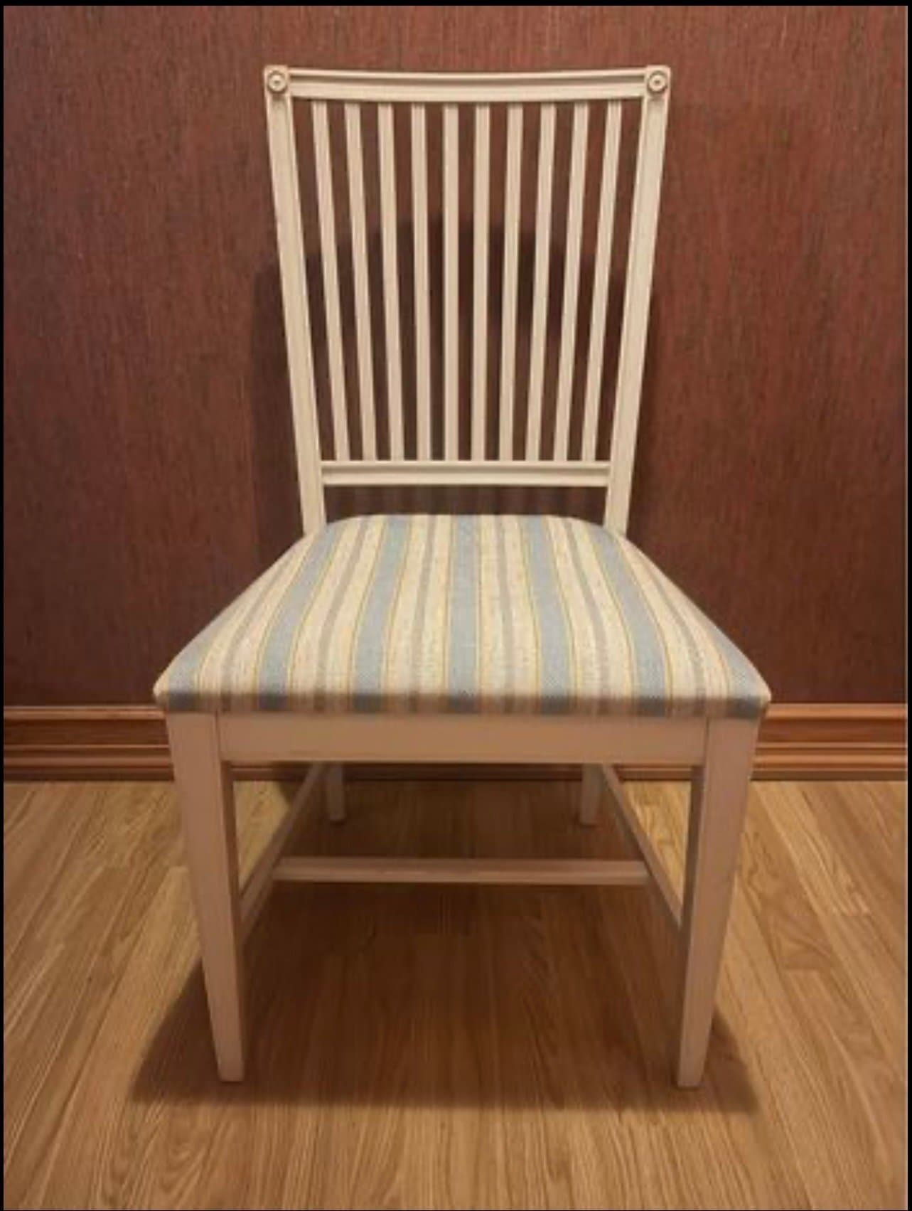 Vit antik vintage stol 91,5x49x42cm