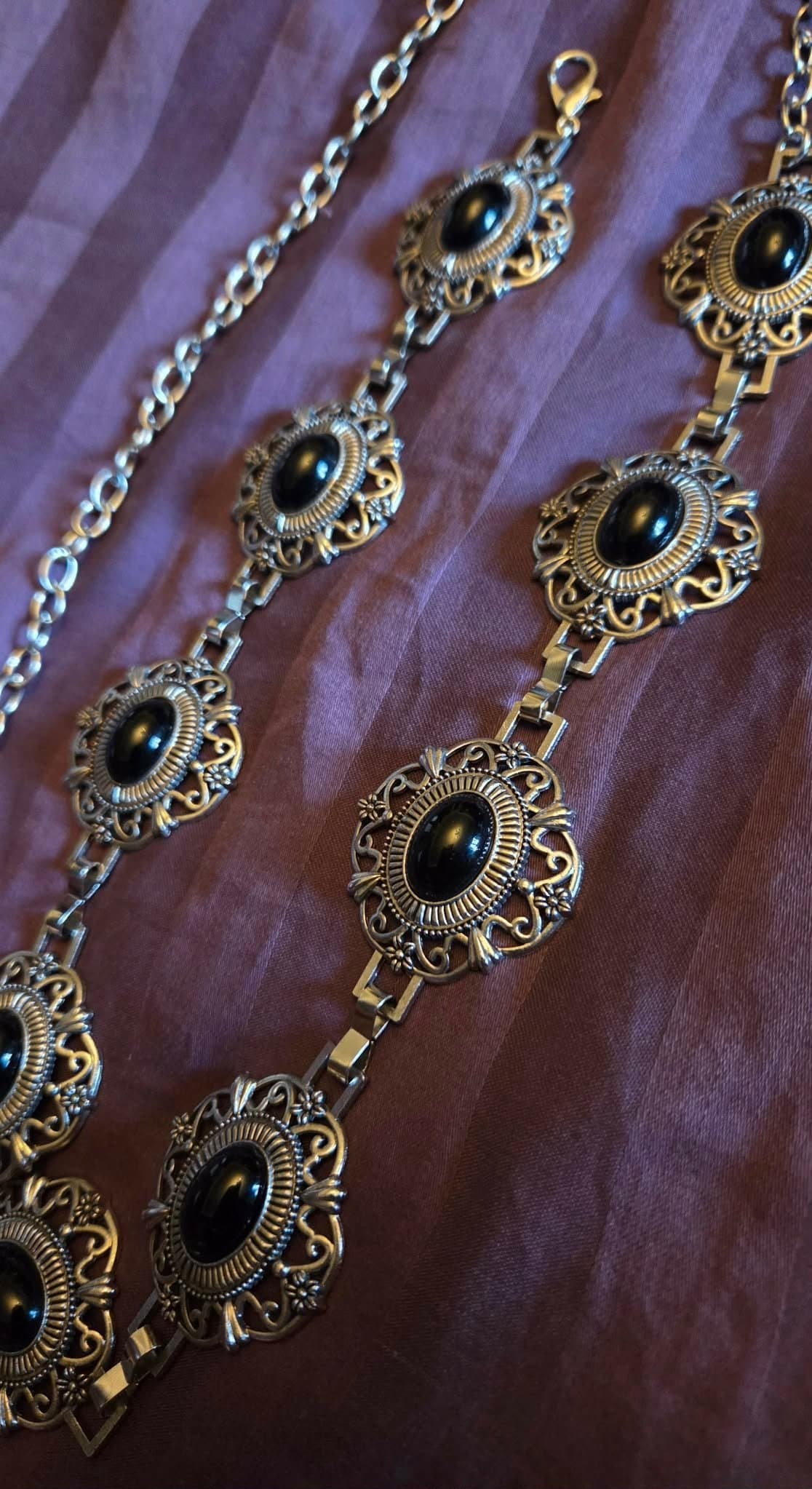 Bohemiskt midjesmycke skärp silvrigt svart bohem gothic goth vintage