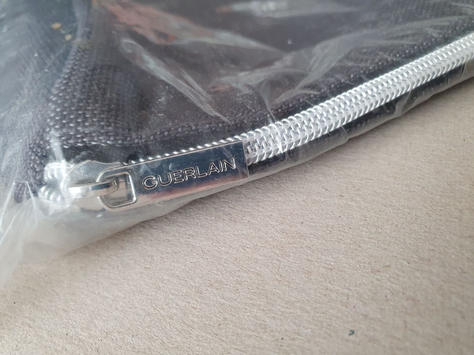 Ny! Guerlain Paris Necessär Väska Bag Sminkväska Helt NY Oöppnad PERFECT GIFT