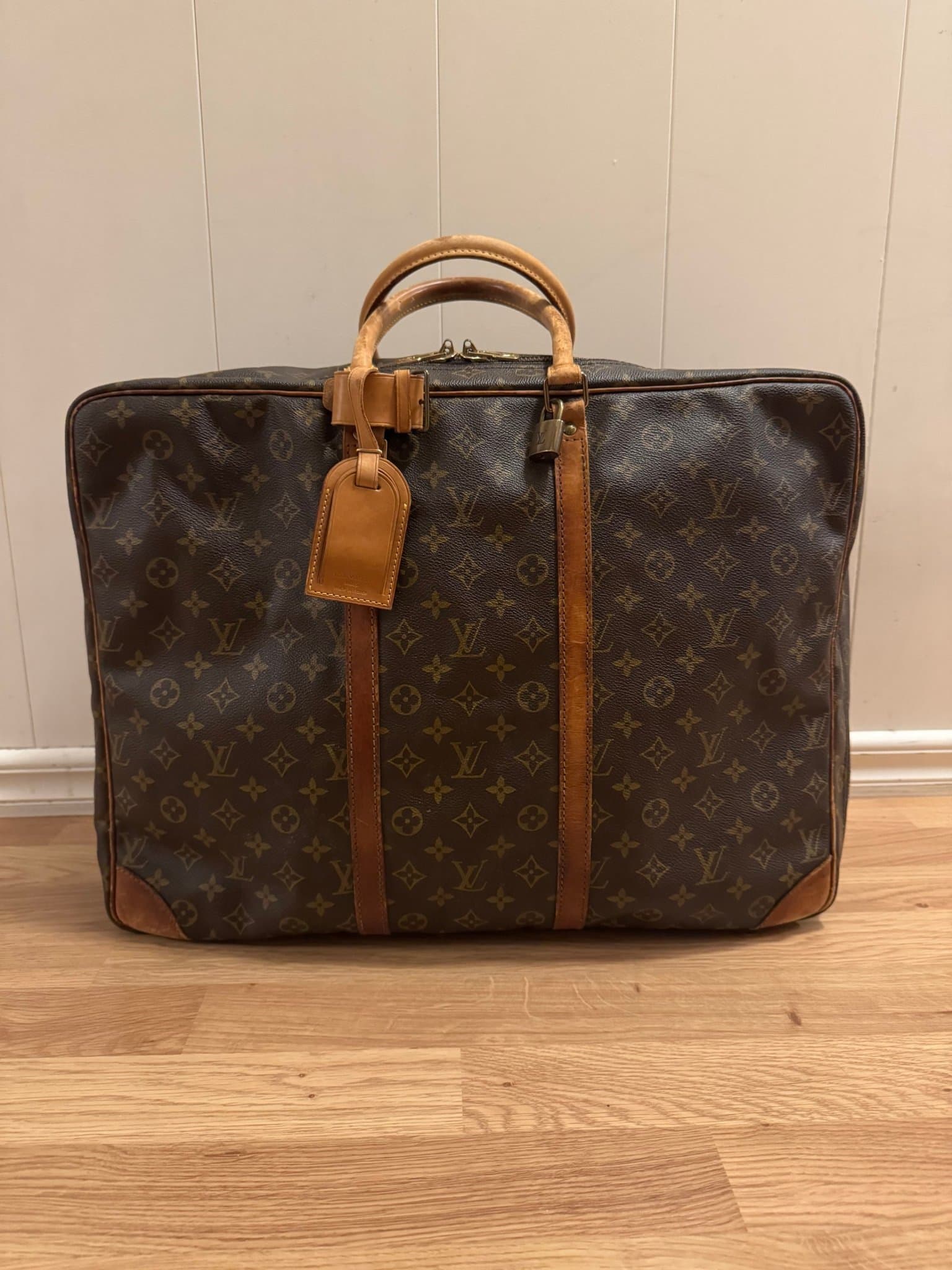 Louis Vuitton resväska modell Sirius 50
