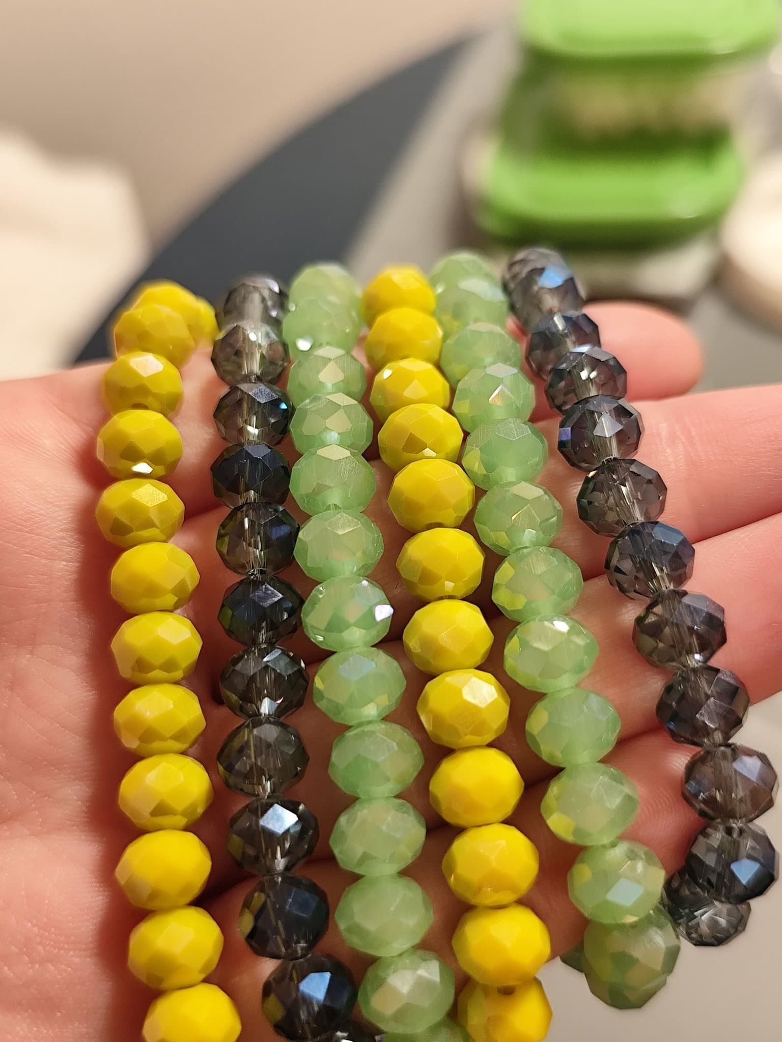 3 strängar 8 mm glaspärlor