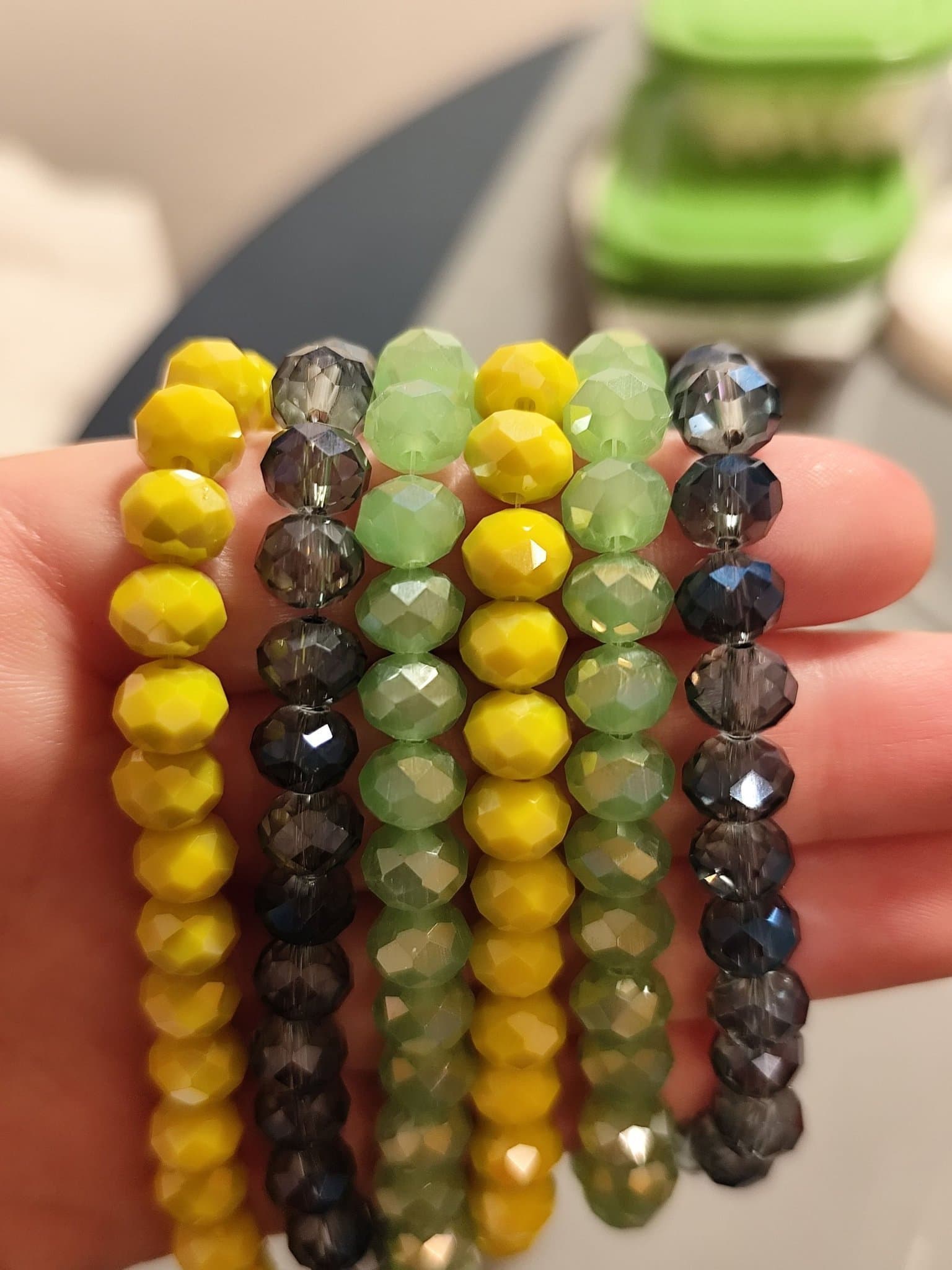 3 strängar 8 mm glaspärlor